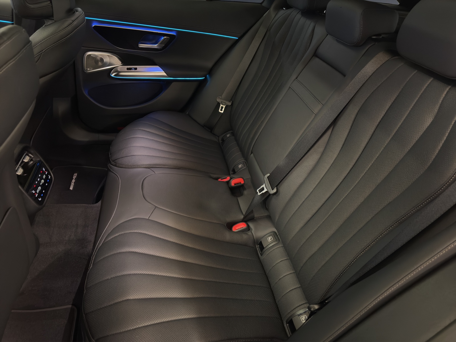 MERCEDES-BENZ E 220 d 4M Break-image-10