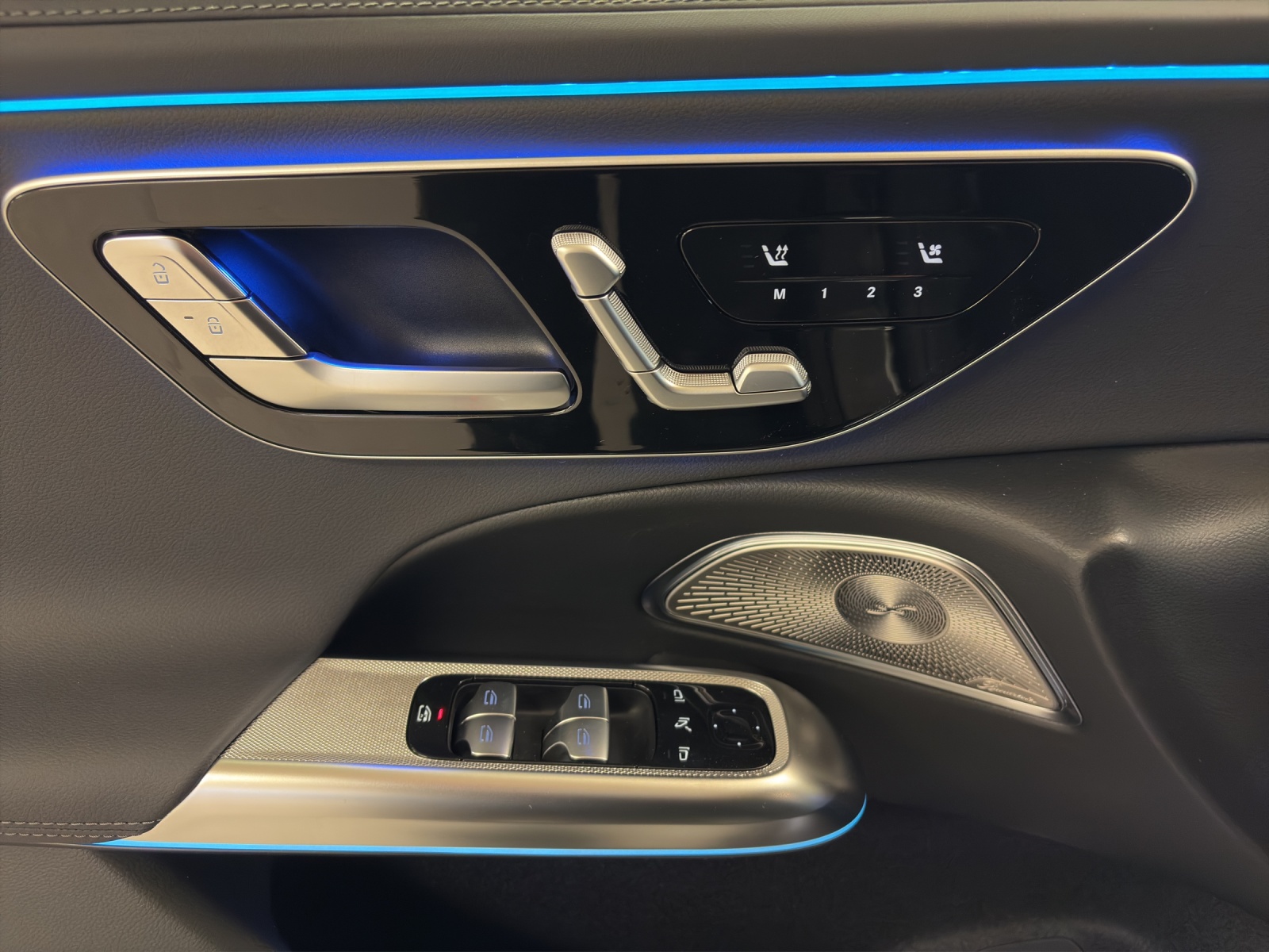 MERCEDES-BENZ E 220 d 4M Break-image-12