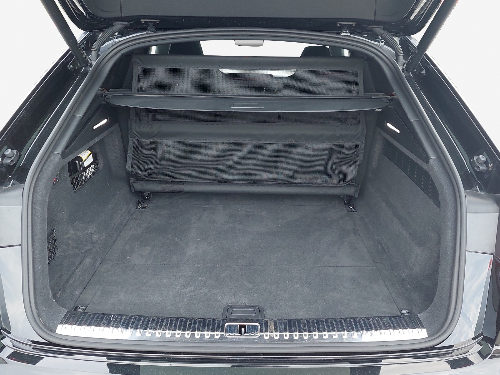 AUDI RSQ8 quattro tiptronic-image-12