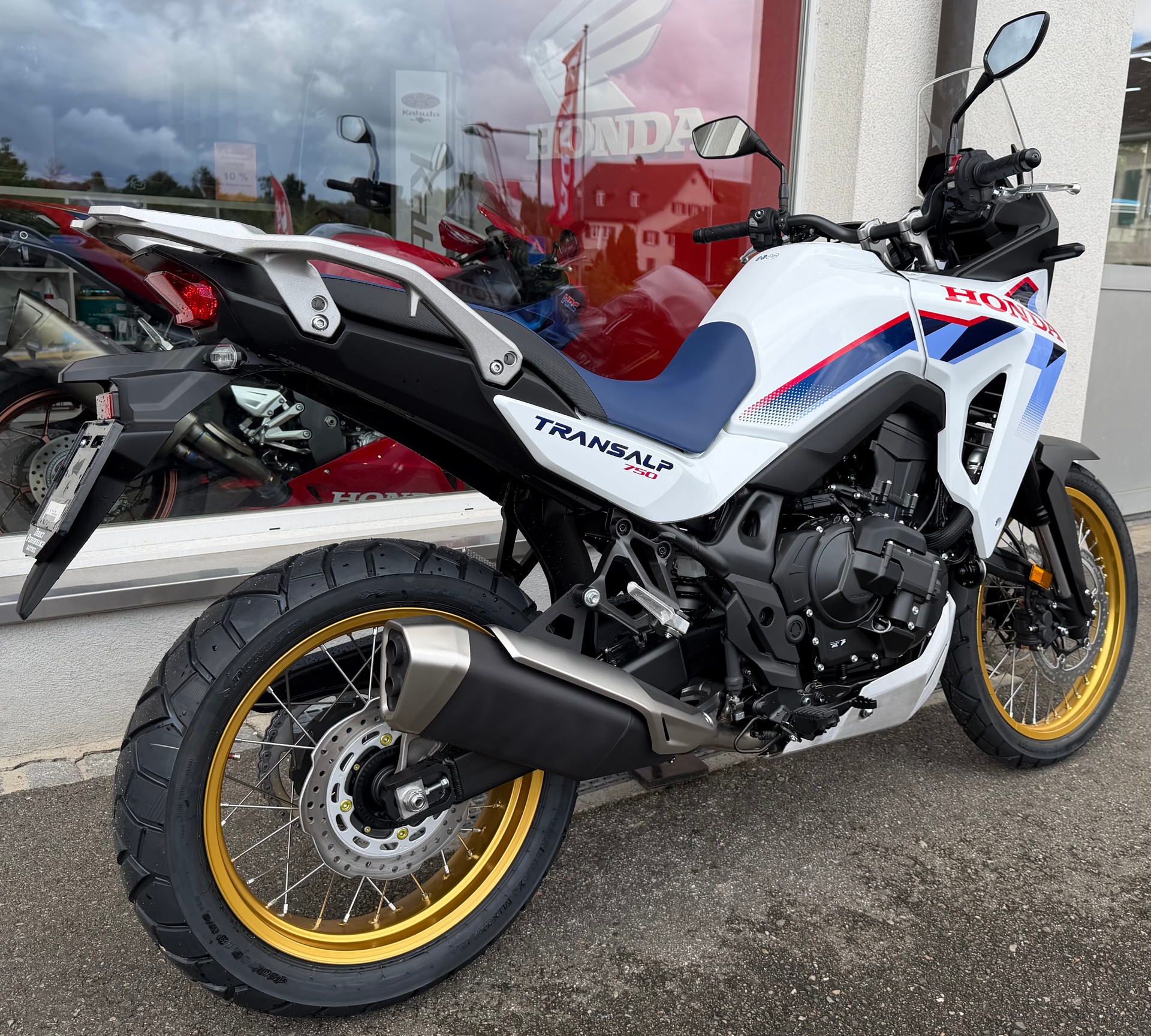 HONDA XL 750 Transalp E-Clutch 2026-showroom-element-3