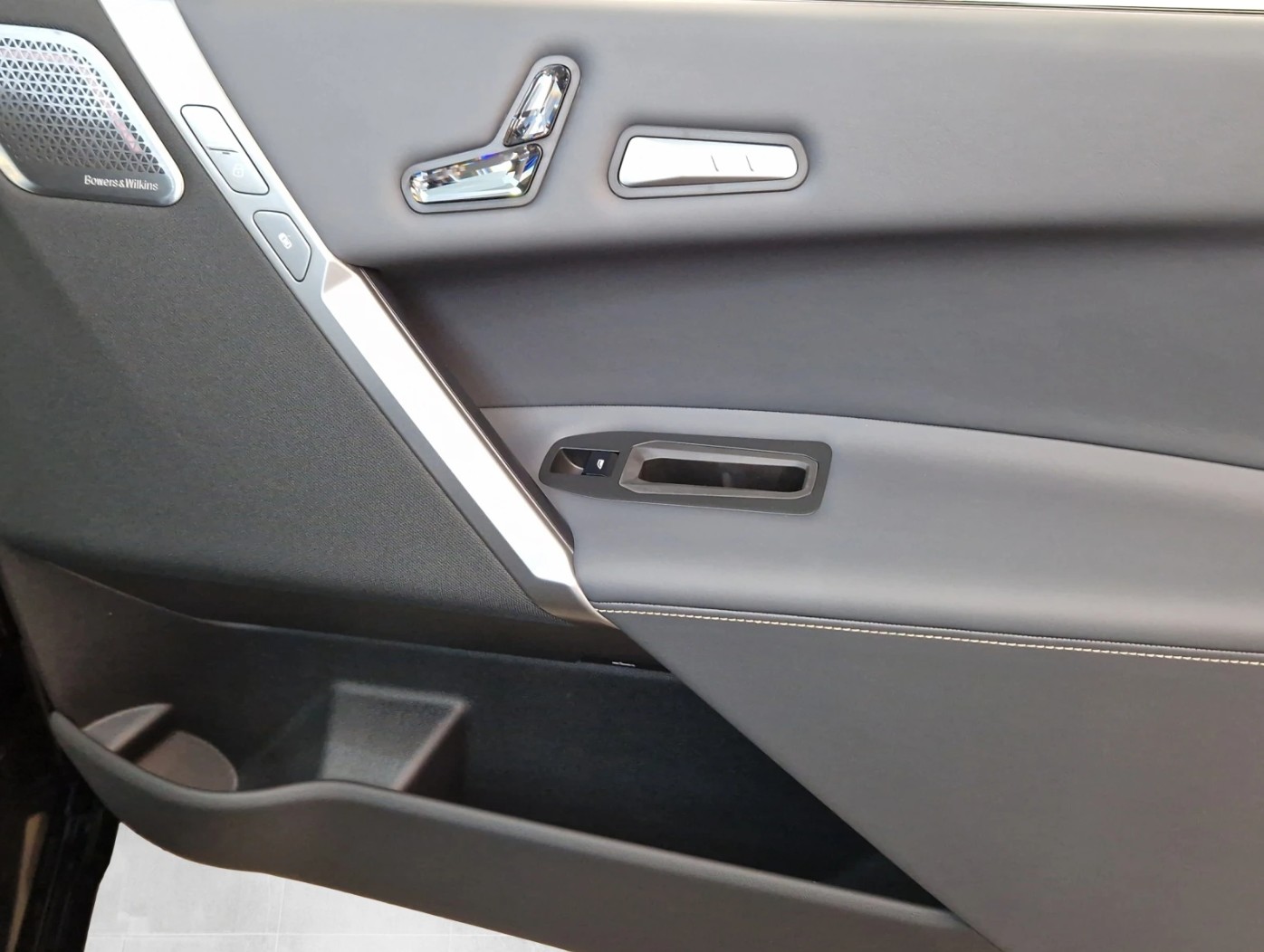 BMW BMW iX xDrive60 M Sport Pro – neuwertig – sofort verfügbar-image-9