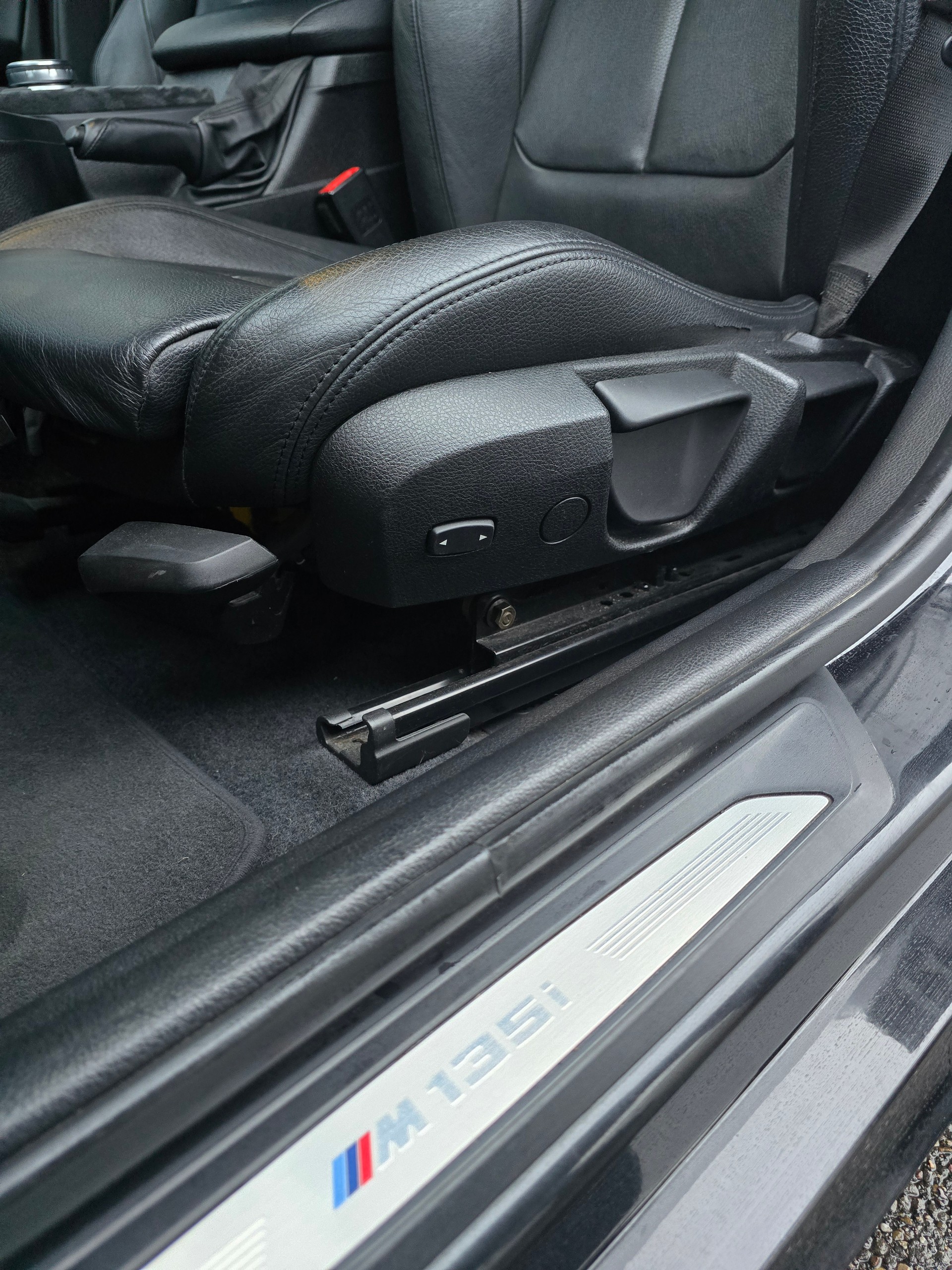 BMW M135i xDrive Steptronic-image-22