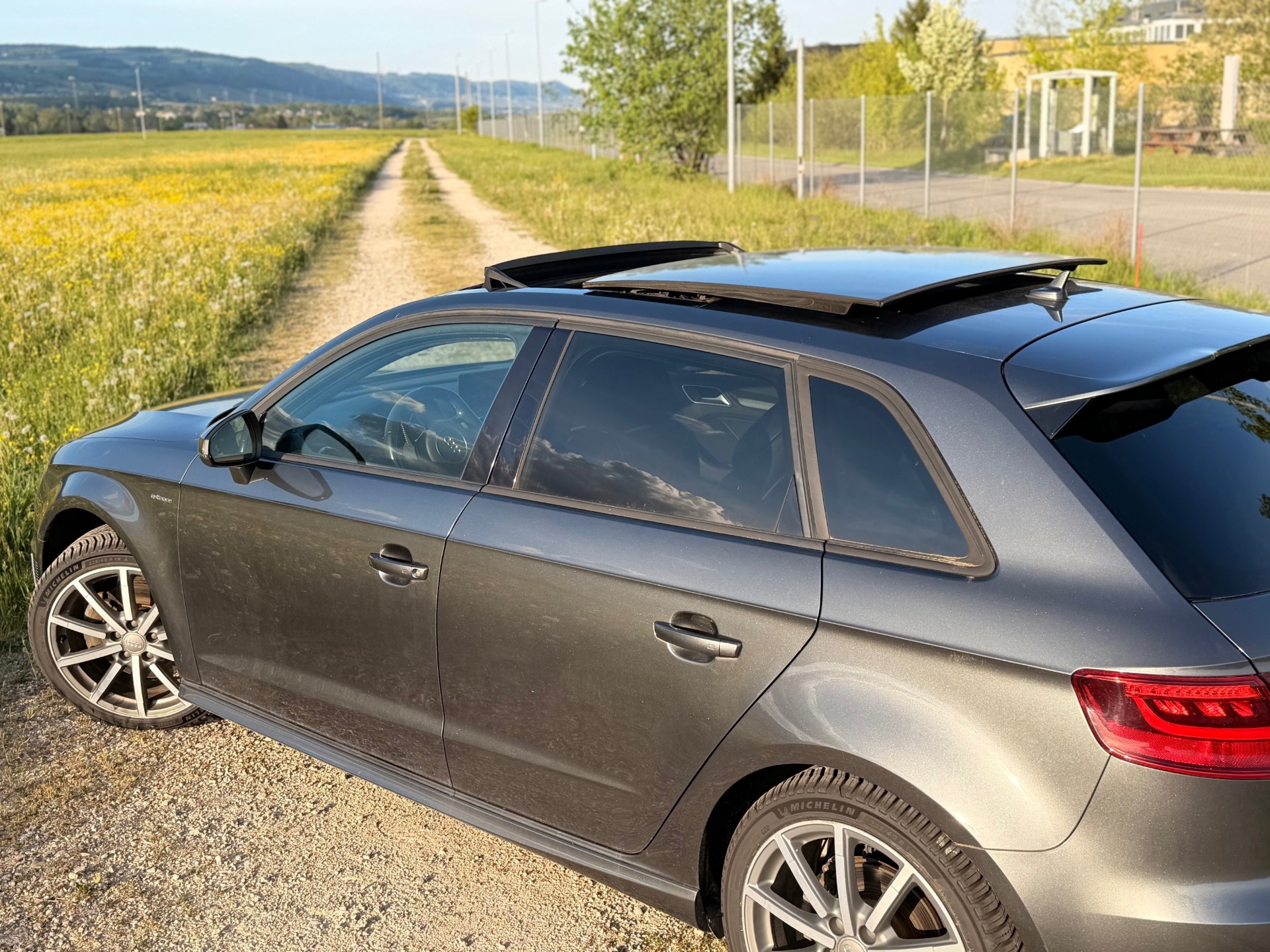 AUDI A3 Sportback 1.4 e-tron Ambition S-tronic-image-1