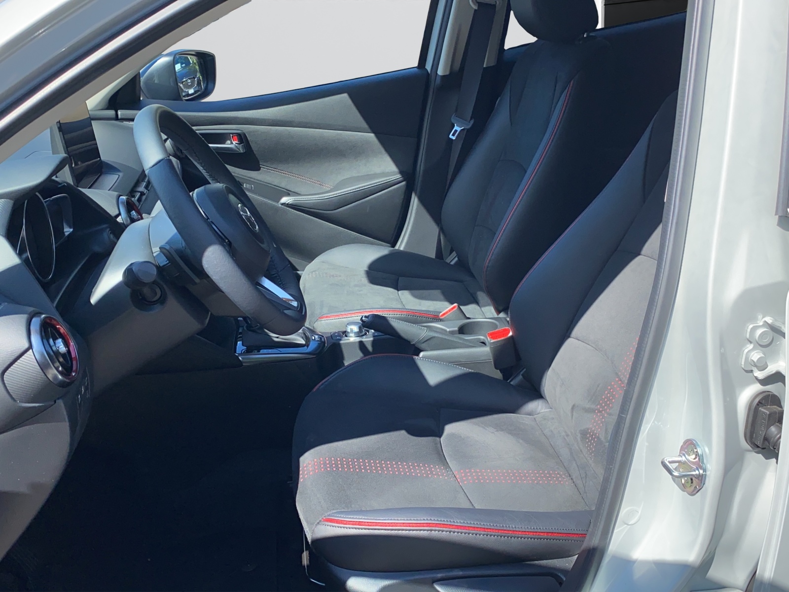 Image MAZDA 2 2 SKYACTIV-G 90 Homura Aka Automat