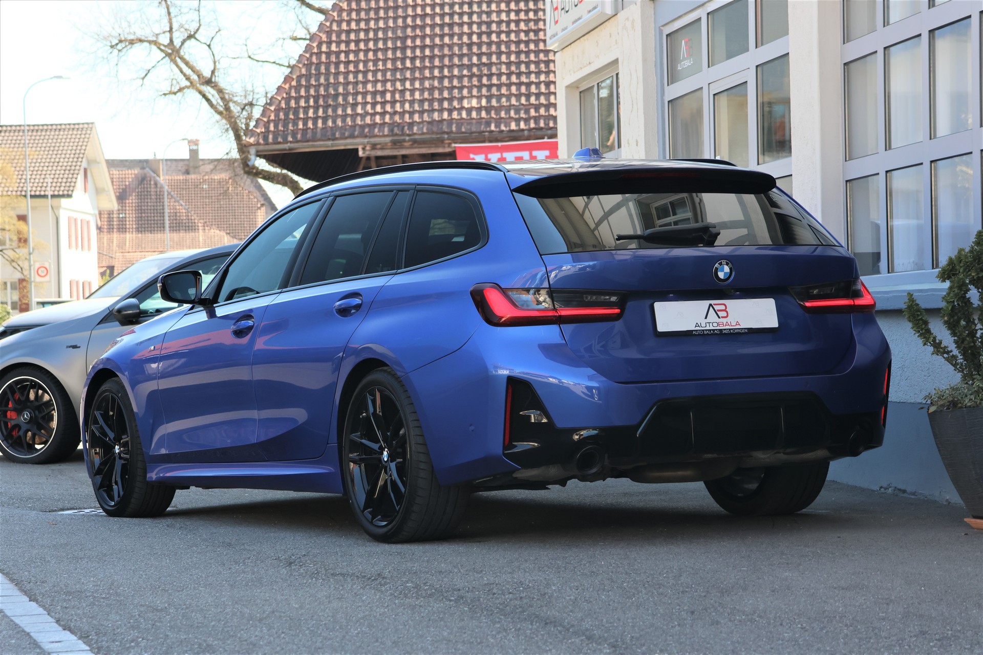 BMW 320d xDrive 48V Touring Steptronic M Sport + AHK 1.8T-image-2