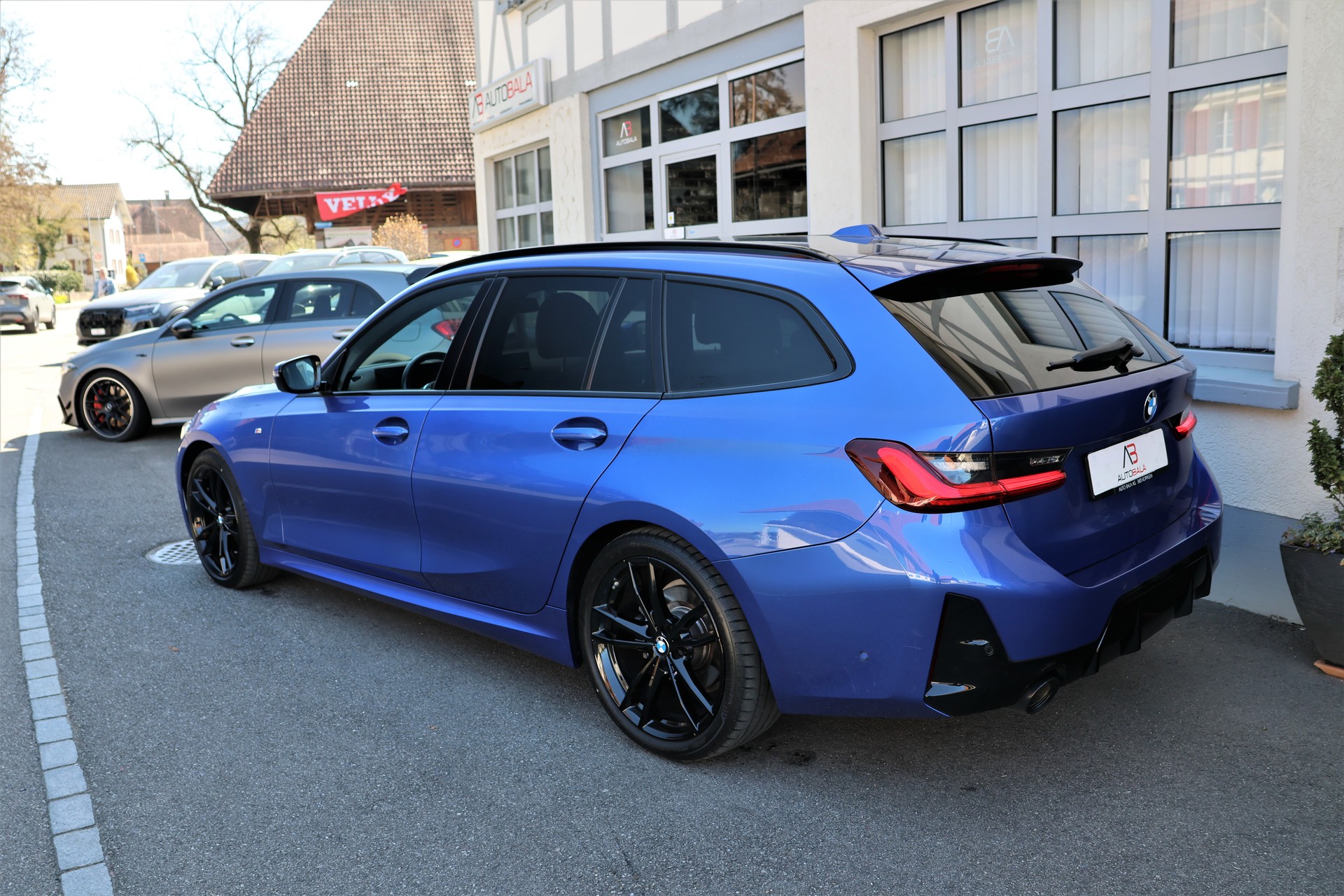 BMW 320d xDrive 48V Touring Steptronic M Sport + AHK 1.8T-image-6
