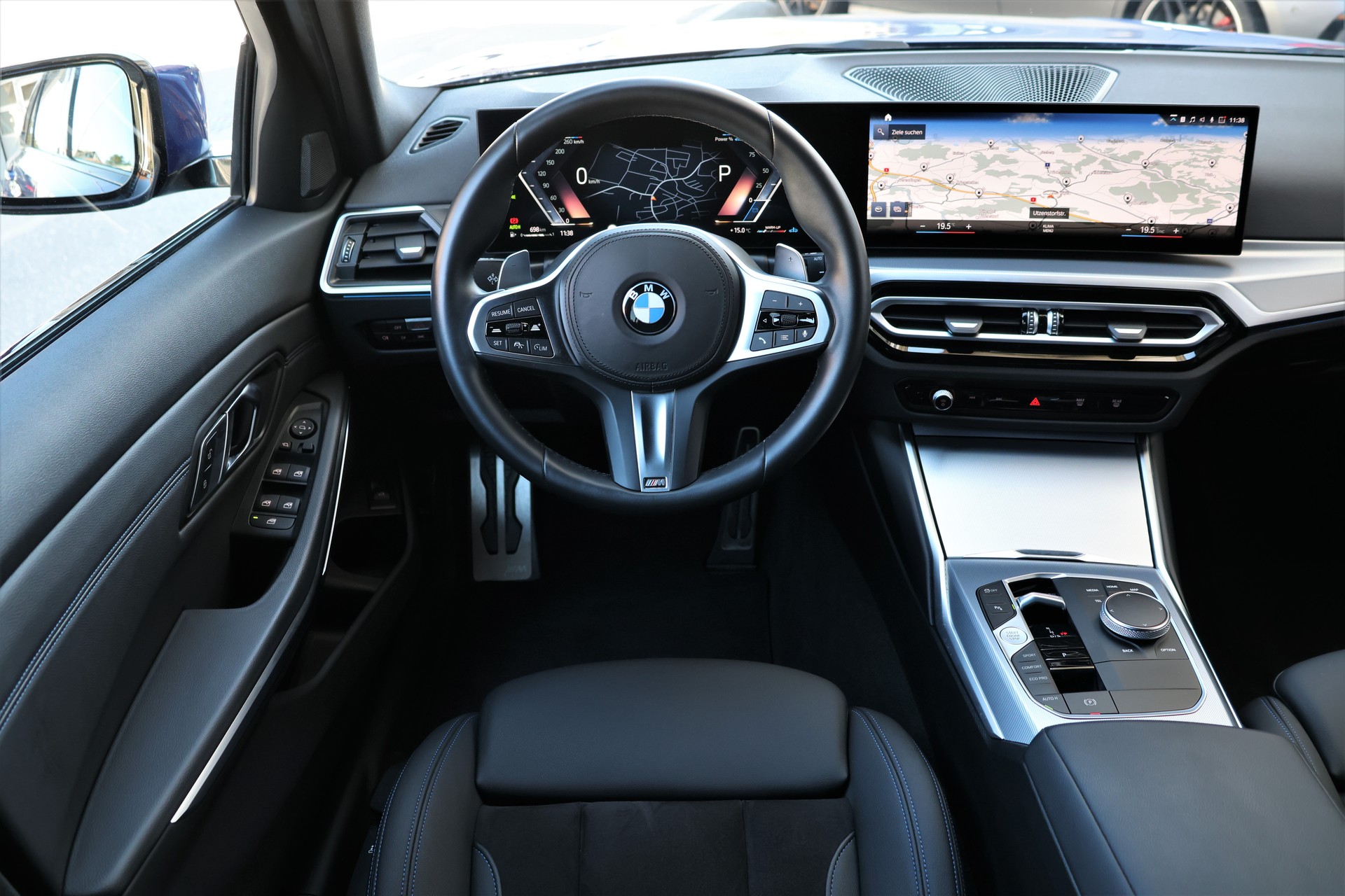 BMW 320d xDrive 48V Touring Steptronic M Sport + AHK 1.8T-image-12