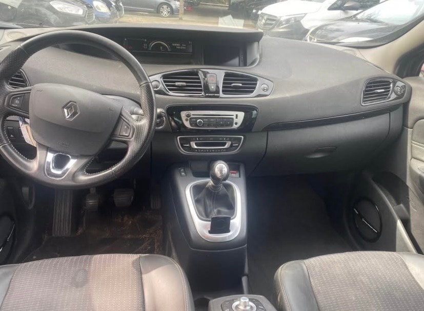 RENAULT Scénic 1.2 16V Turbo Expression-image-6