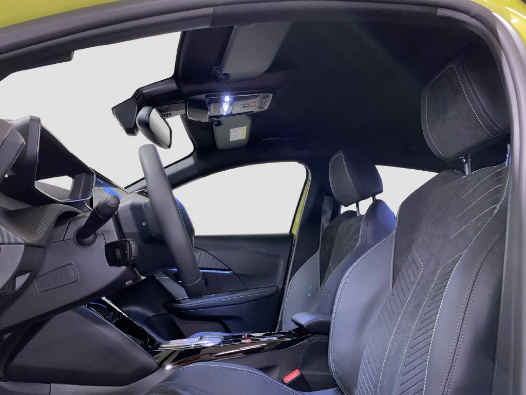 PEUGEOT 208 1.2 Hybrid 145 GT-image-6