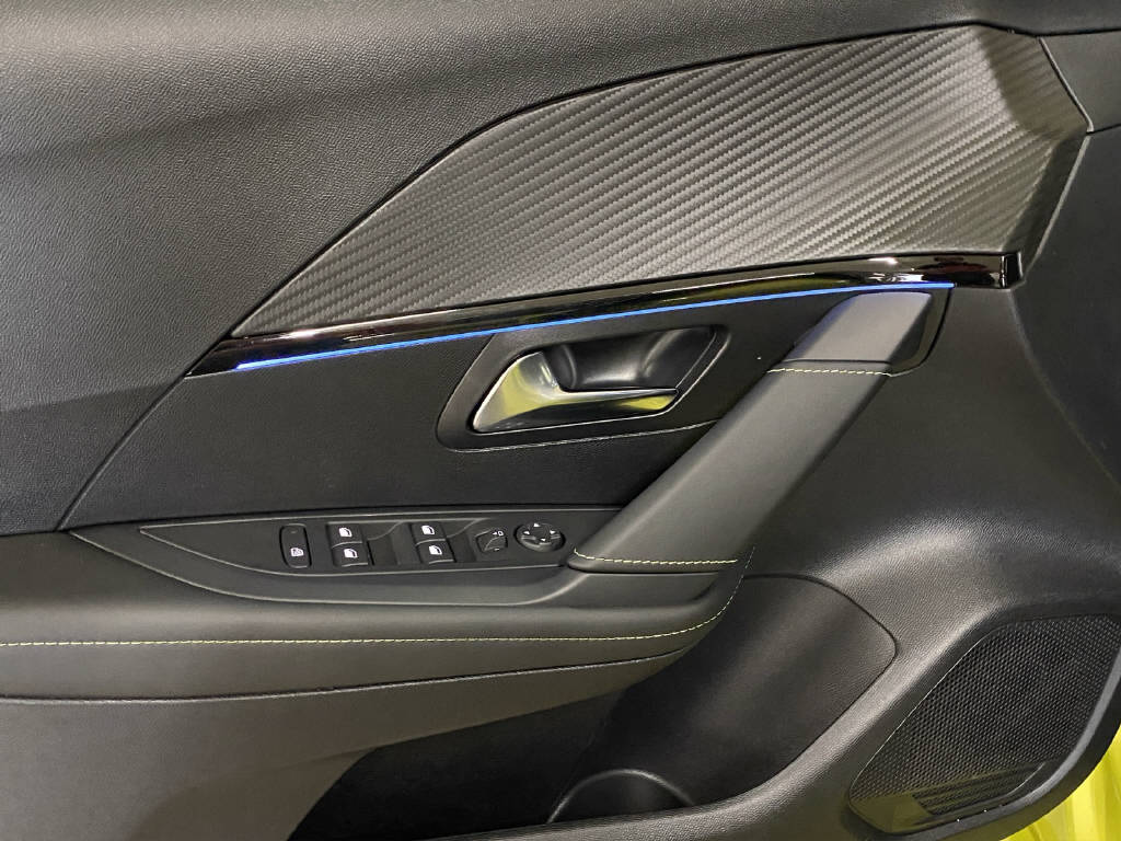 PEUGEOT 208 1.2 Hybrid 145 GT-image-11