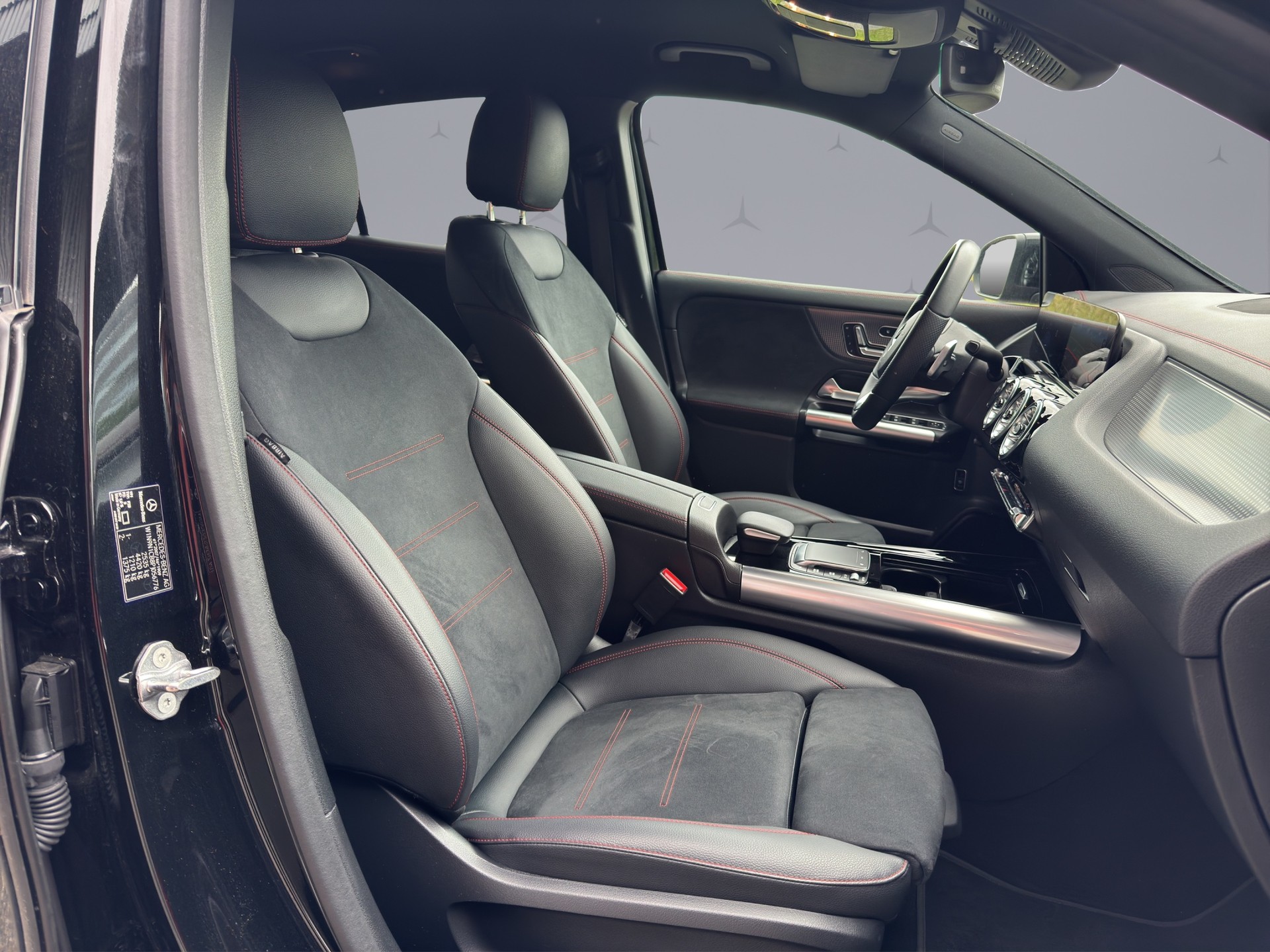 MERCEDES-BENZ EQA 350 Swiss Star AMG Line 4matic-image-15