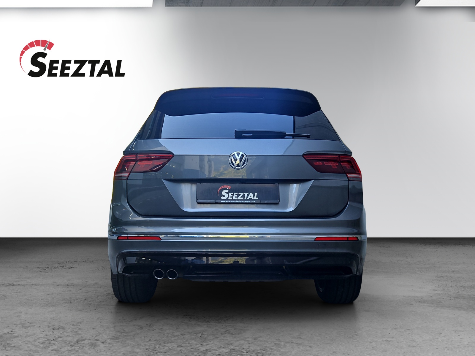 VW VW Tiguan R-Line 2.0 TSI 4Motion-image-4