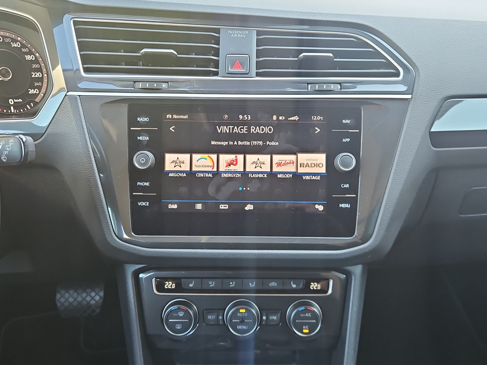 VW VW Tiguan R-Line 2.0 TSI 4Motion-image-8