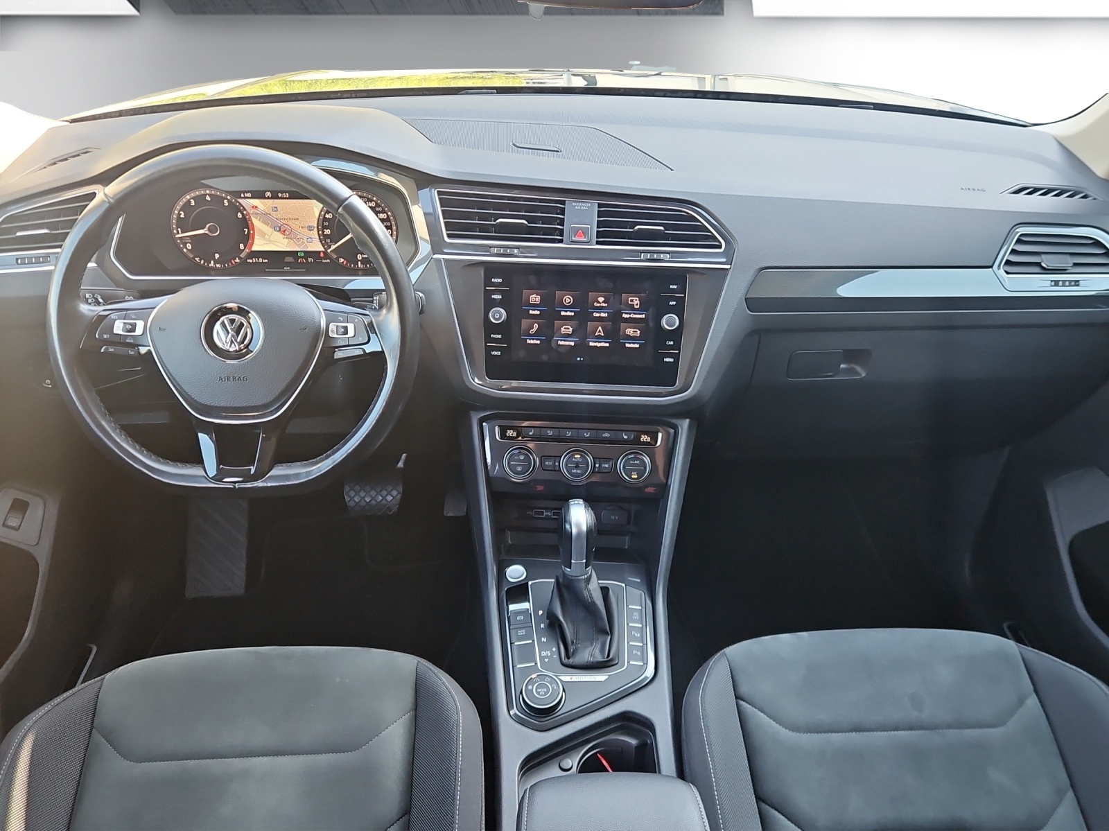 VW VW Tiguan R-Line 2.0 TSI 4Motion-image-6