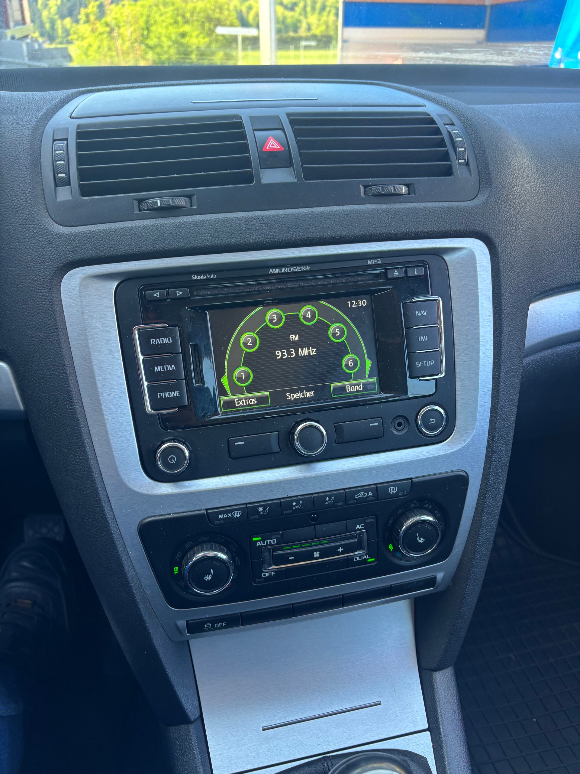 SKODA Octavia Combi 2.0 TDI Scout 4x4 DSG-image-9