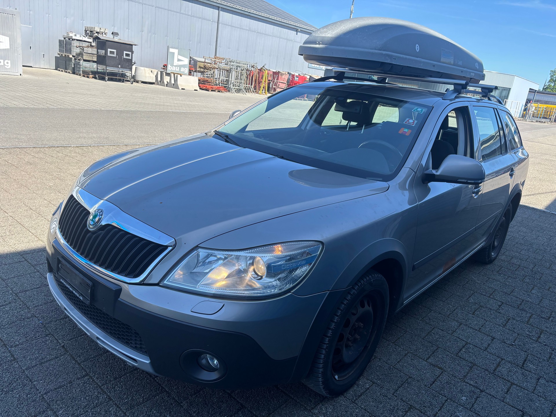 SKODA Octavia Combi 2.0 TDI Scout 4x4 DSG-image-0
