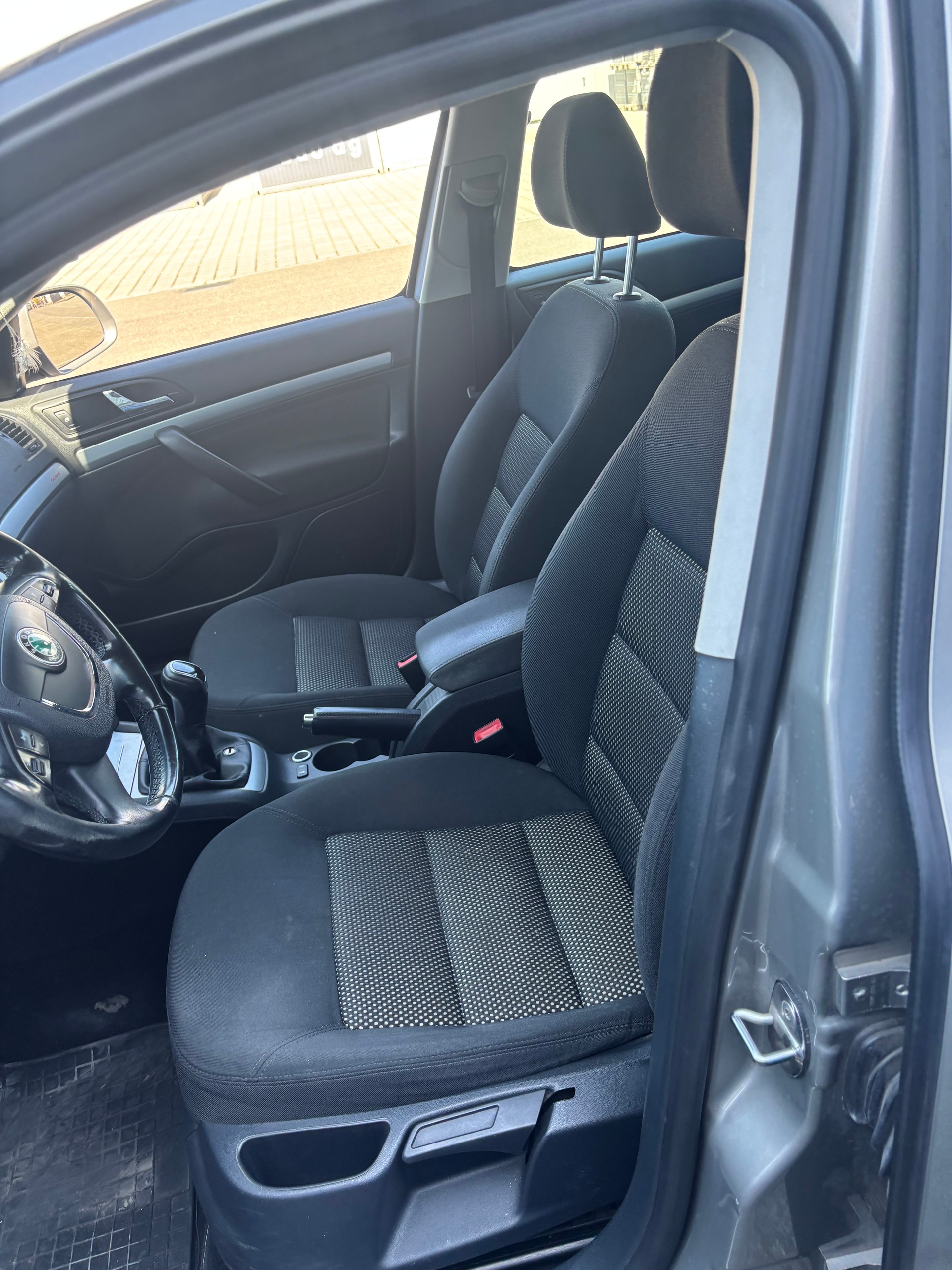 SKODA Octavia Combi 2.0 TDI Scout 4x4 DSG-image-7