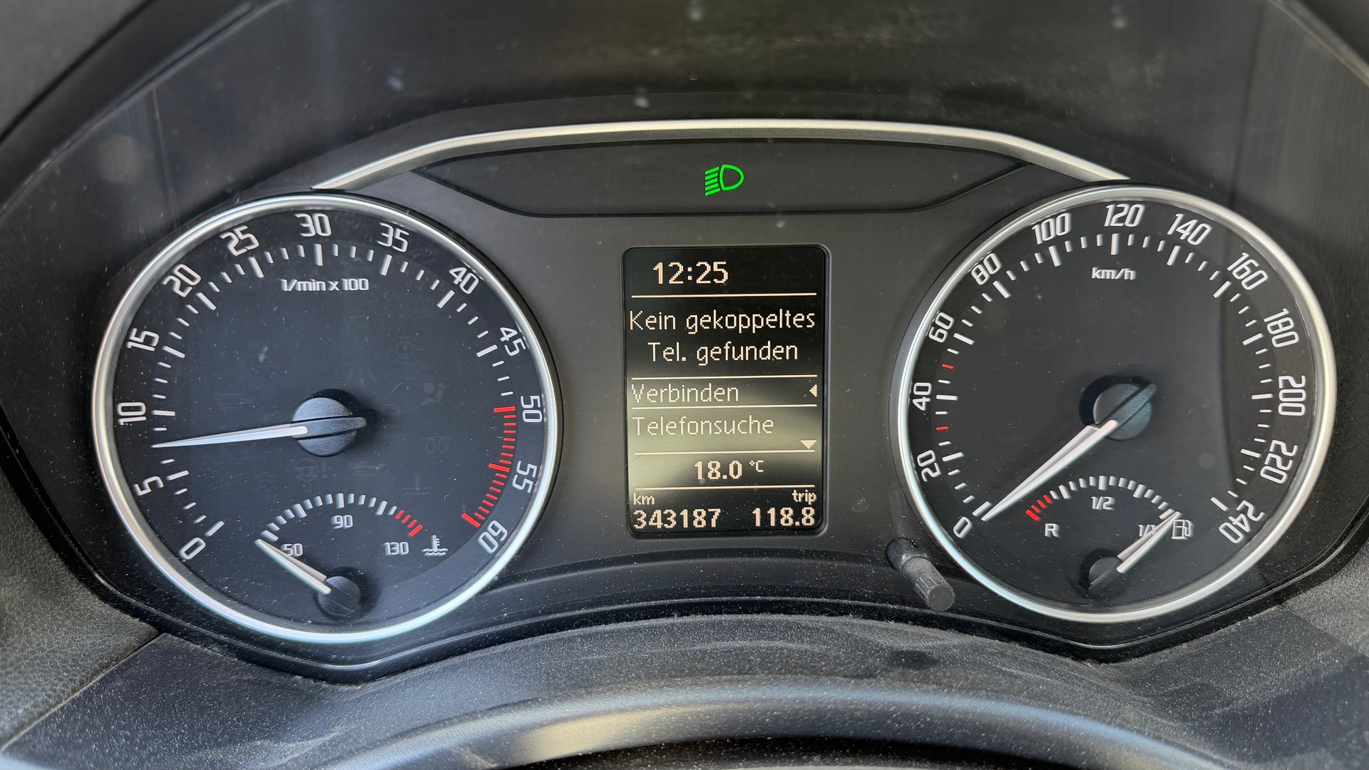 SKODA Octavia Combi 1.6 TDI Ambiente-image-11