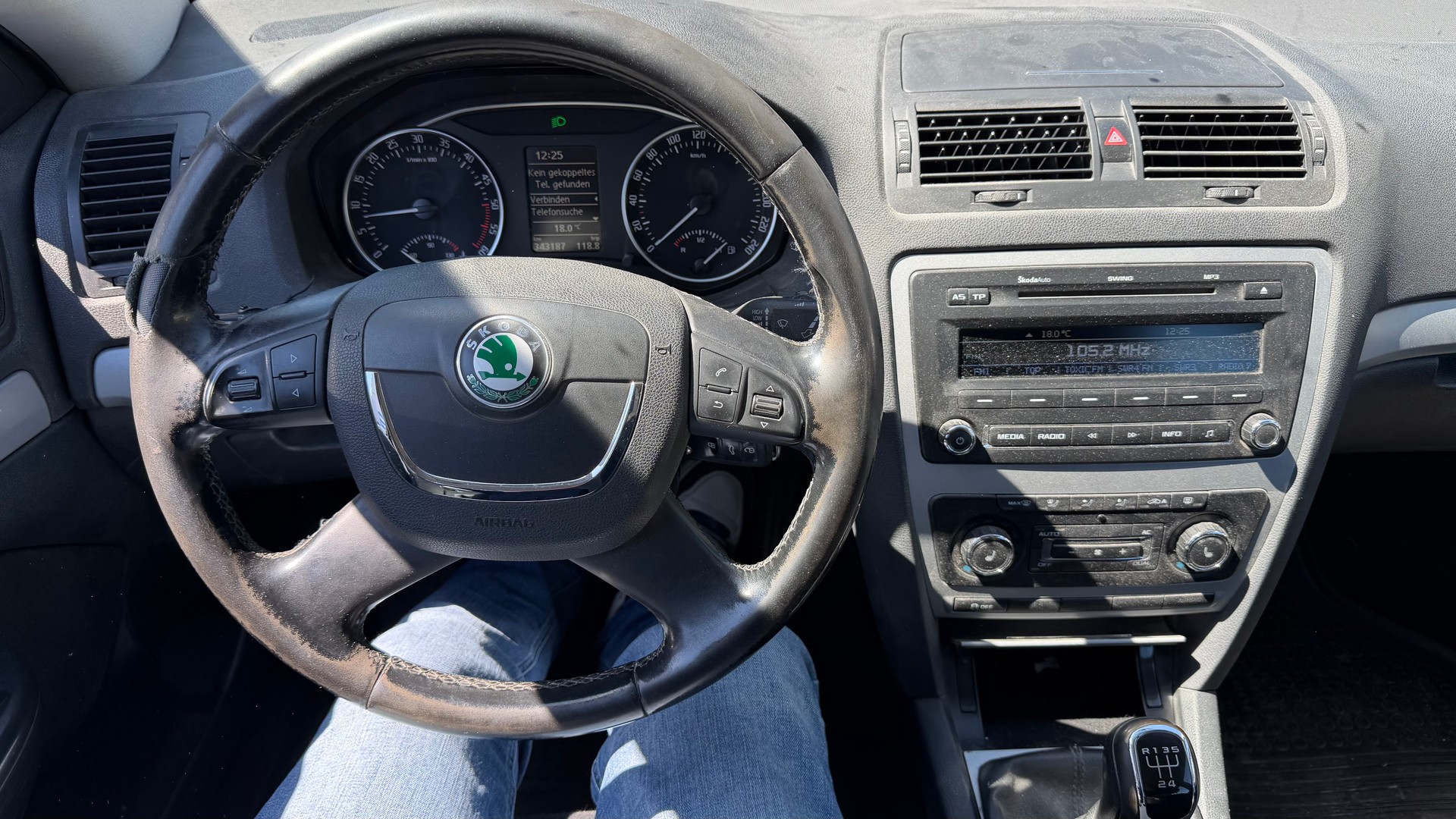 SKODA Octavia Combi 1.6 TDI Ambiente-image-6