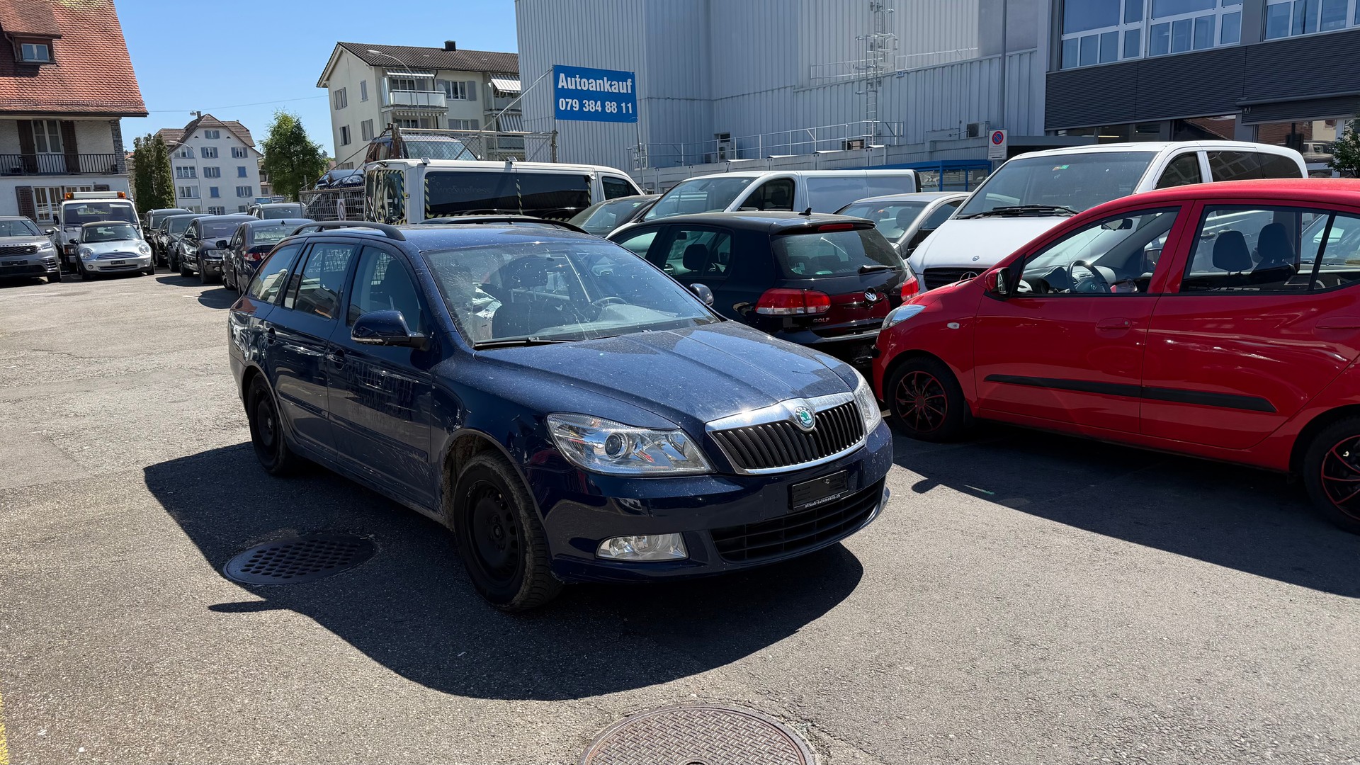 SKODA Octavia Combi 1.6 TDI Ambiente-image-1