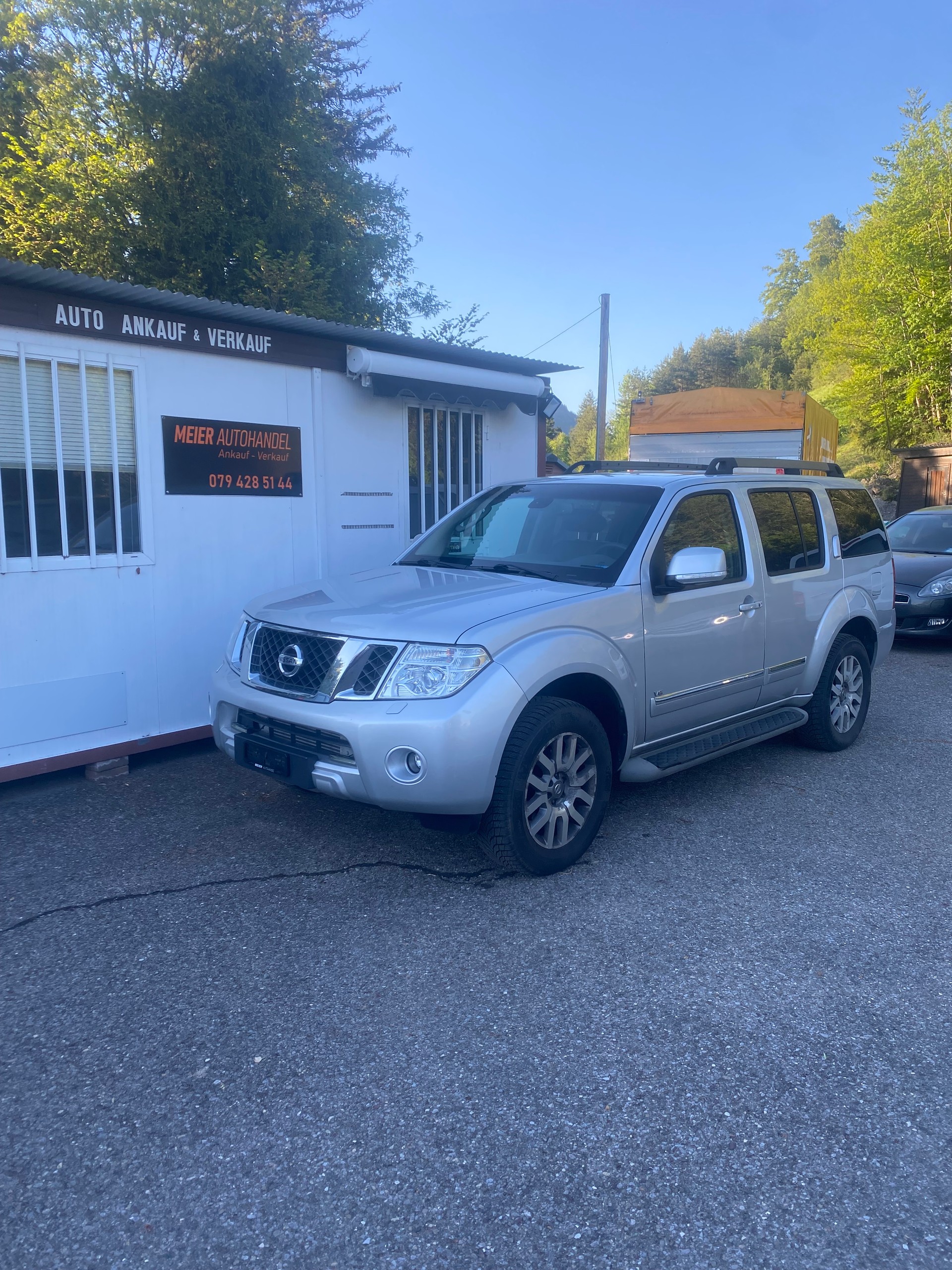NISSAN Pathfinder 3.0 dCi LE Automatic-image-1