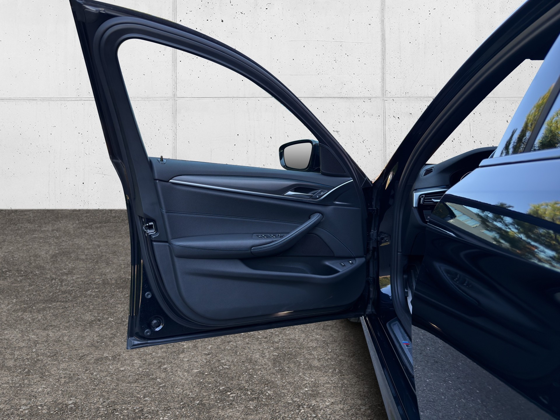 BMW 530e xDrive M Sport Steptronic-image-24