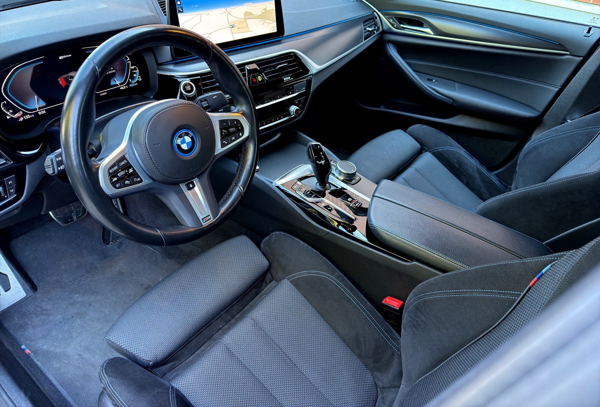 BMW 530e xDrive M Sport Steptronic-image-11