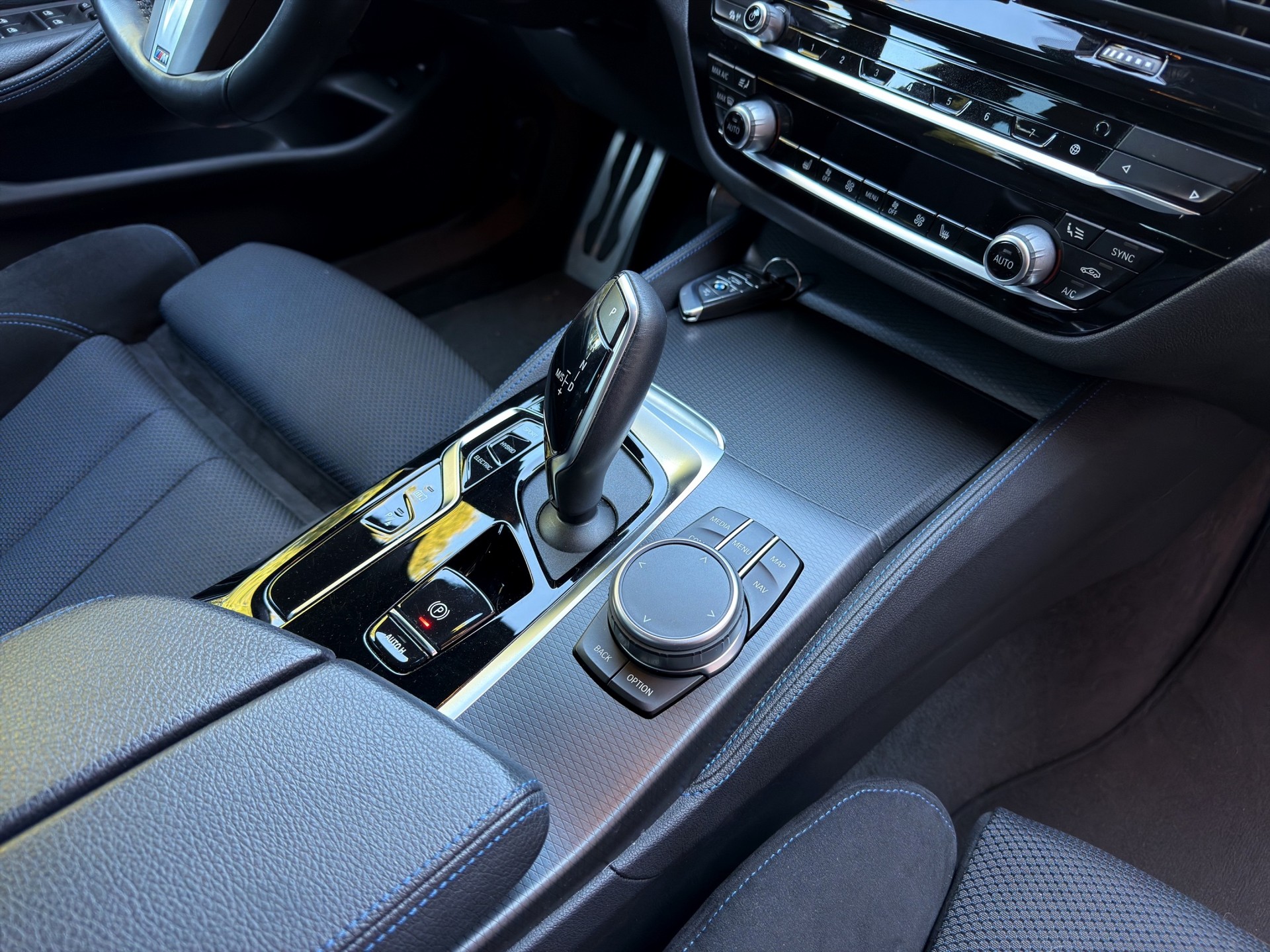 BMW 530e xDrive M Sport Steptronic-image-23