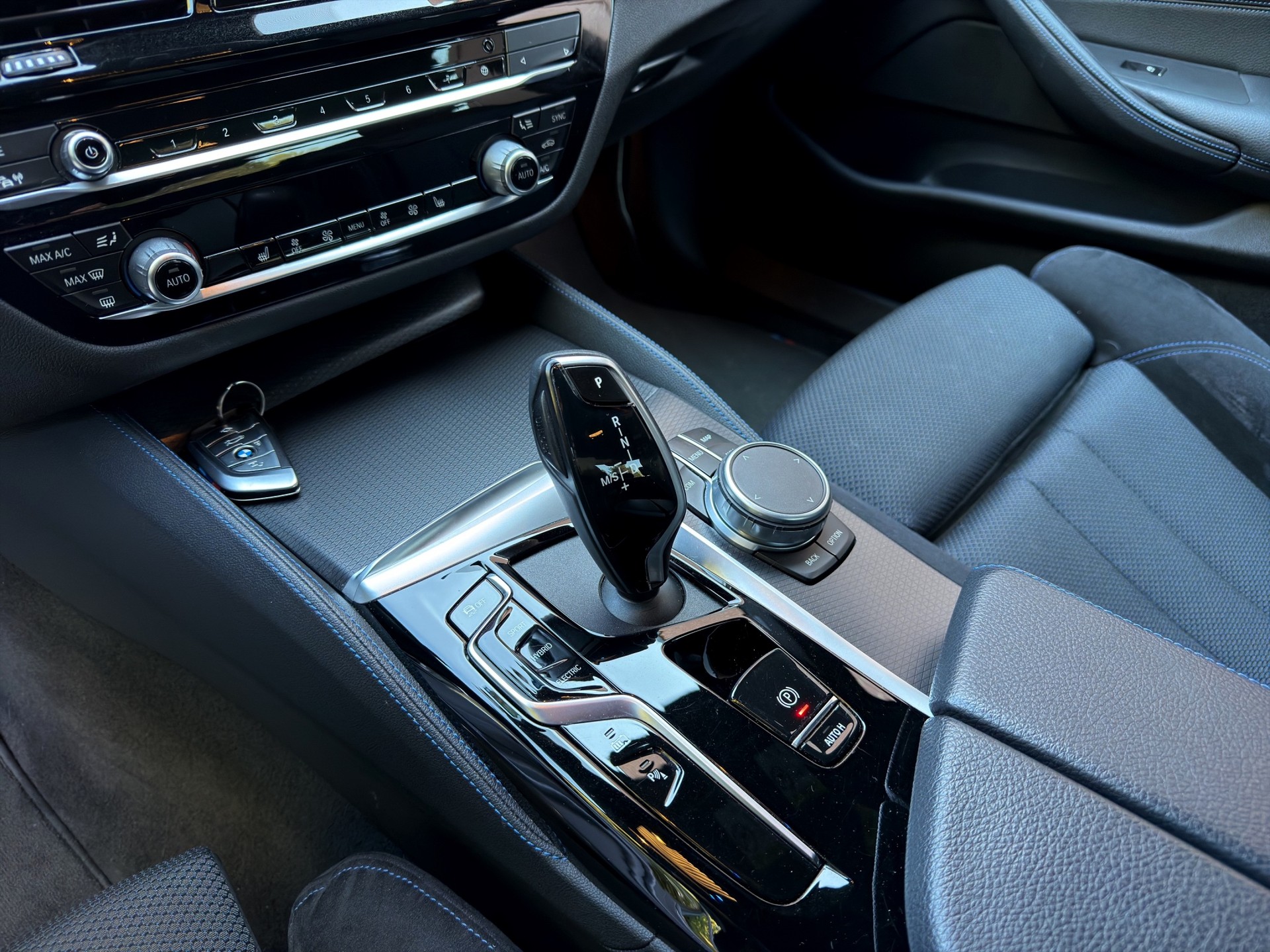 BMW 530e xDrive M Sport Steptronic-image-20