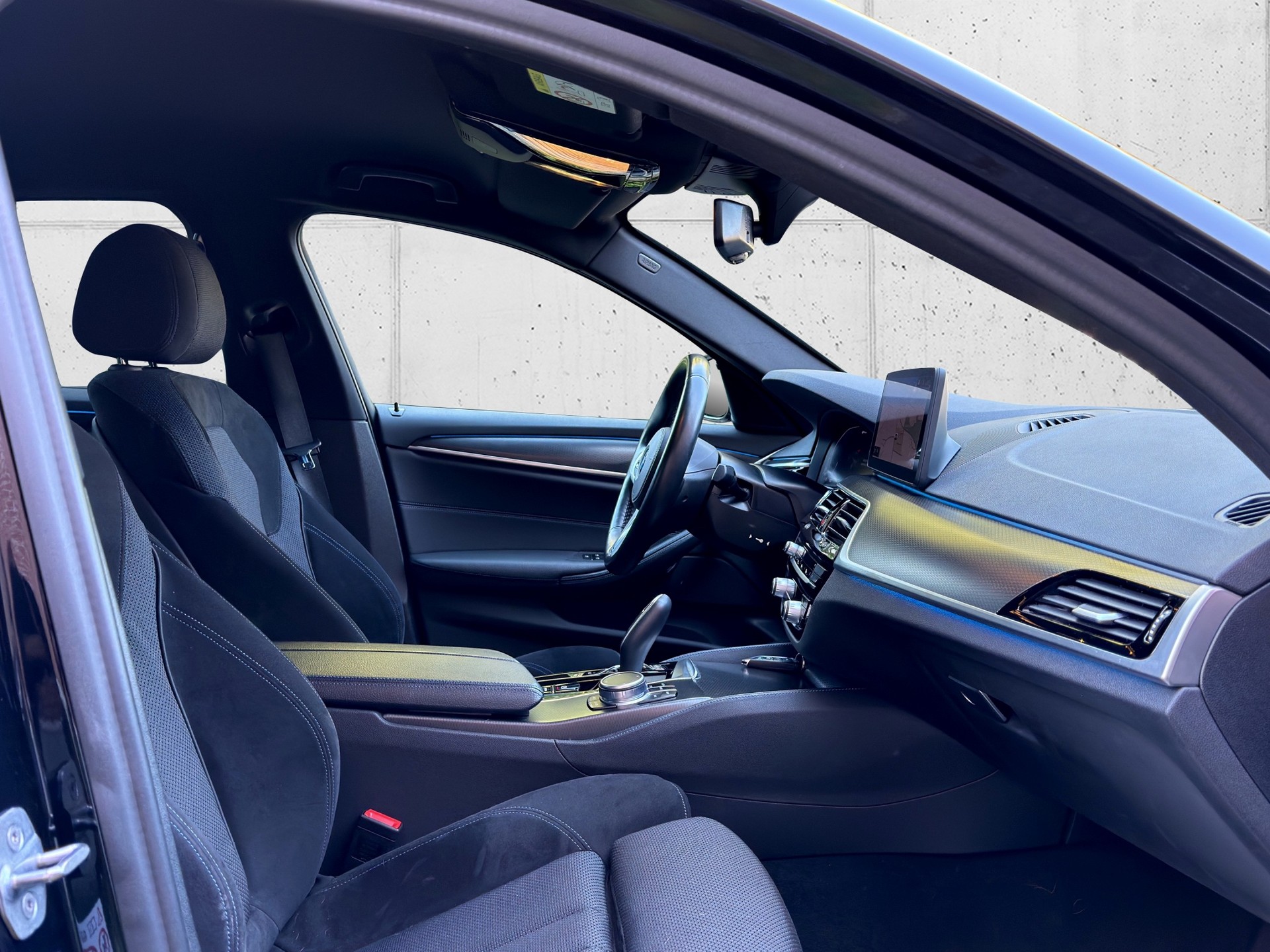 BMW 530e xDrive M Sport Steptronic-image-21