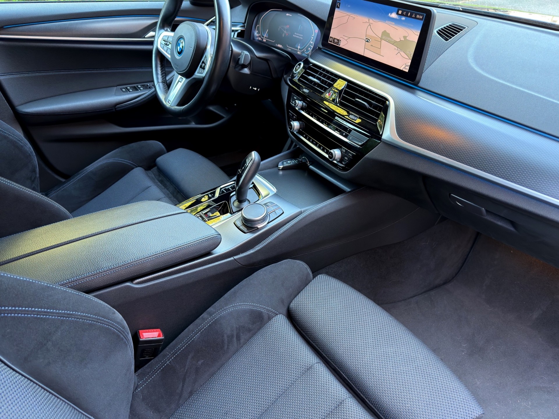 BMW 530e xDrive M Sport Steptronic-image-22