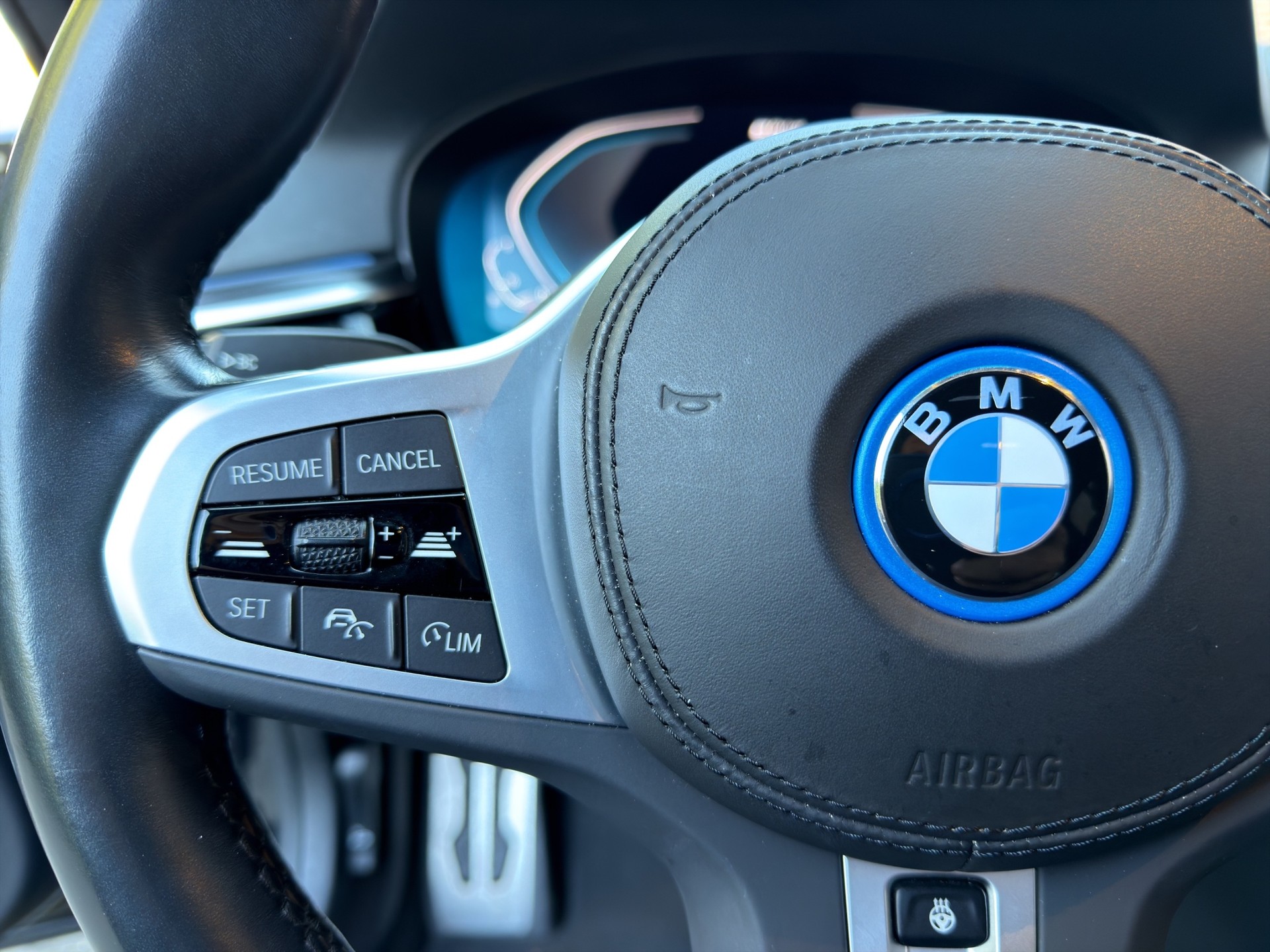BMW 530e xDrive M Sport Steptronic-image-15