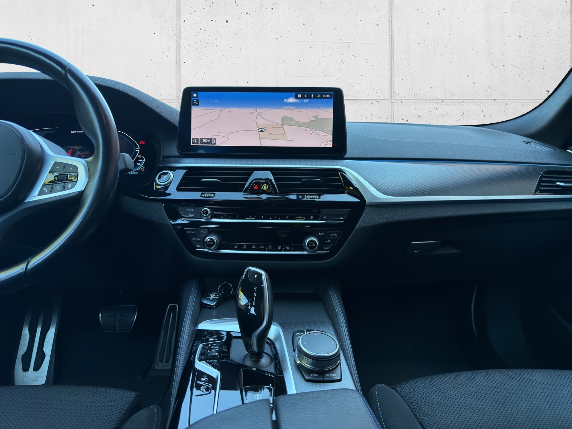 BMW 530e xDrive M Sport Steptronic-image-18