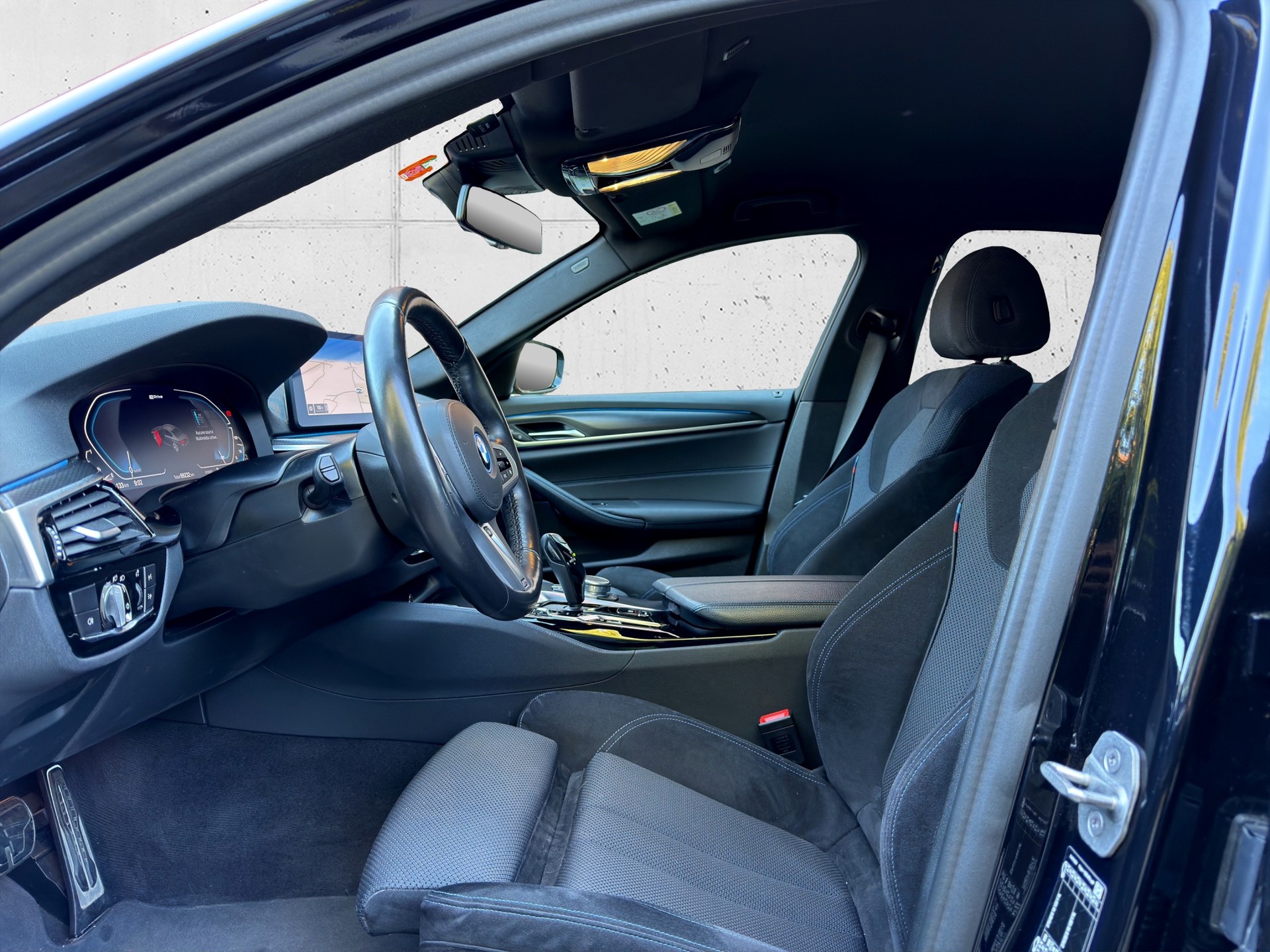 BMW 530e xDrive M Sport Steptronic-image-10