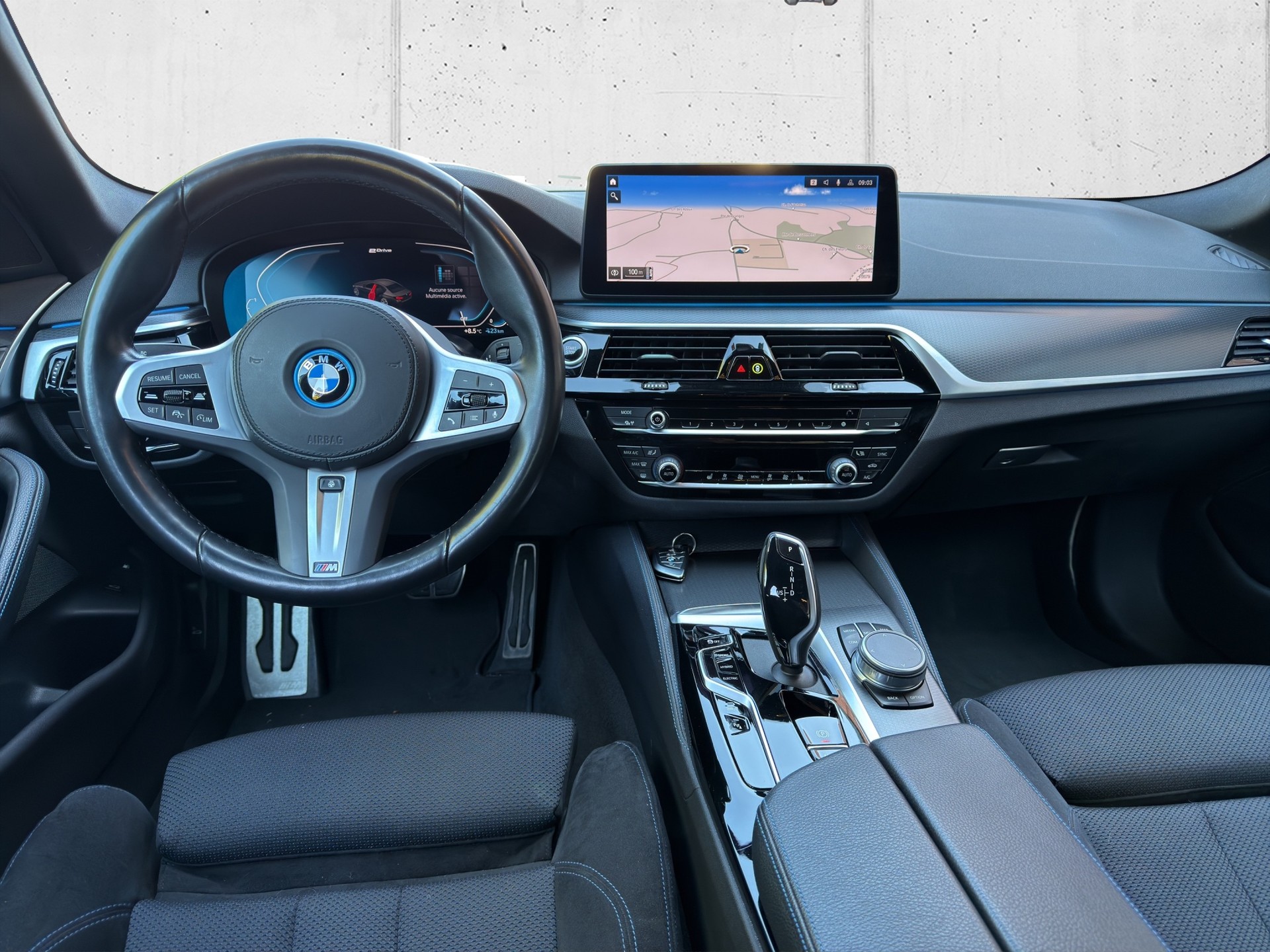 BMW 530e xDrive M Sport Steptronic-image-12