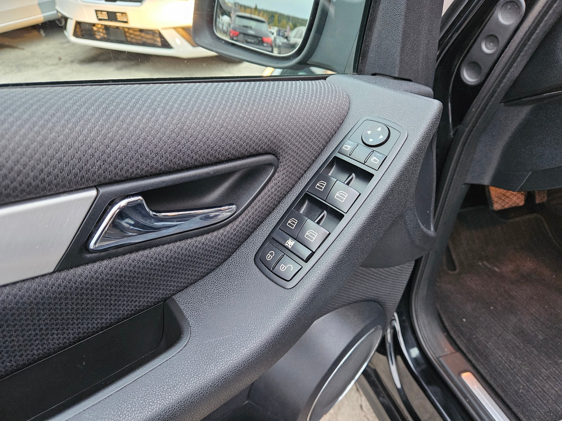 MERCEDES-BENZ A 200 Avantgarde Automat-image-11