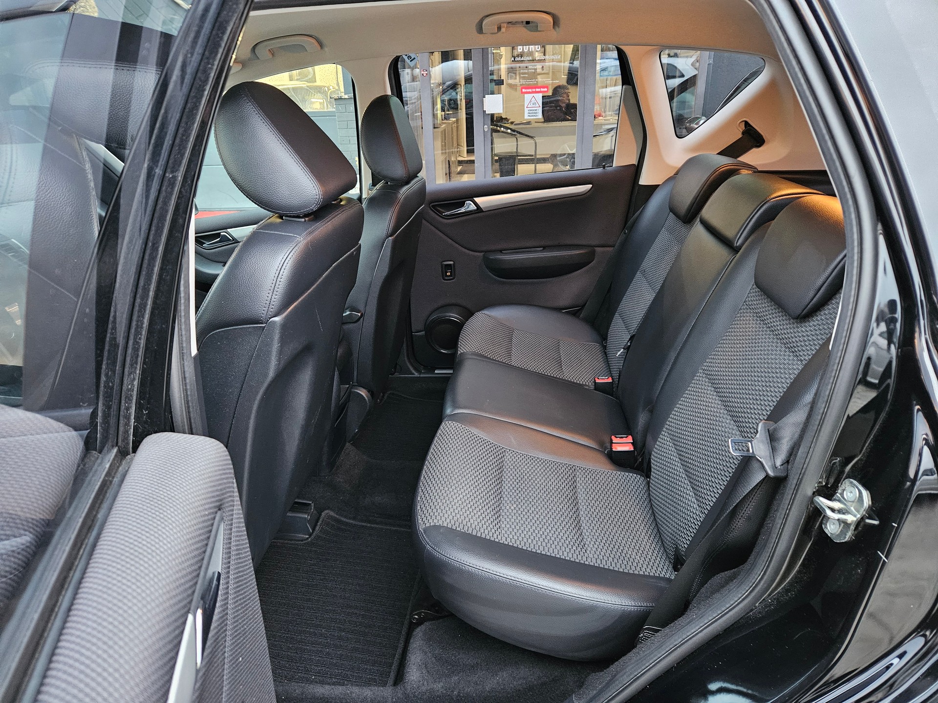 MERCEDES-BENZ A 200 Avantgarde Automat-image-13