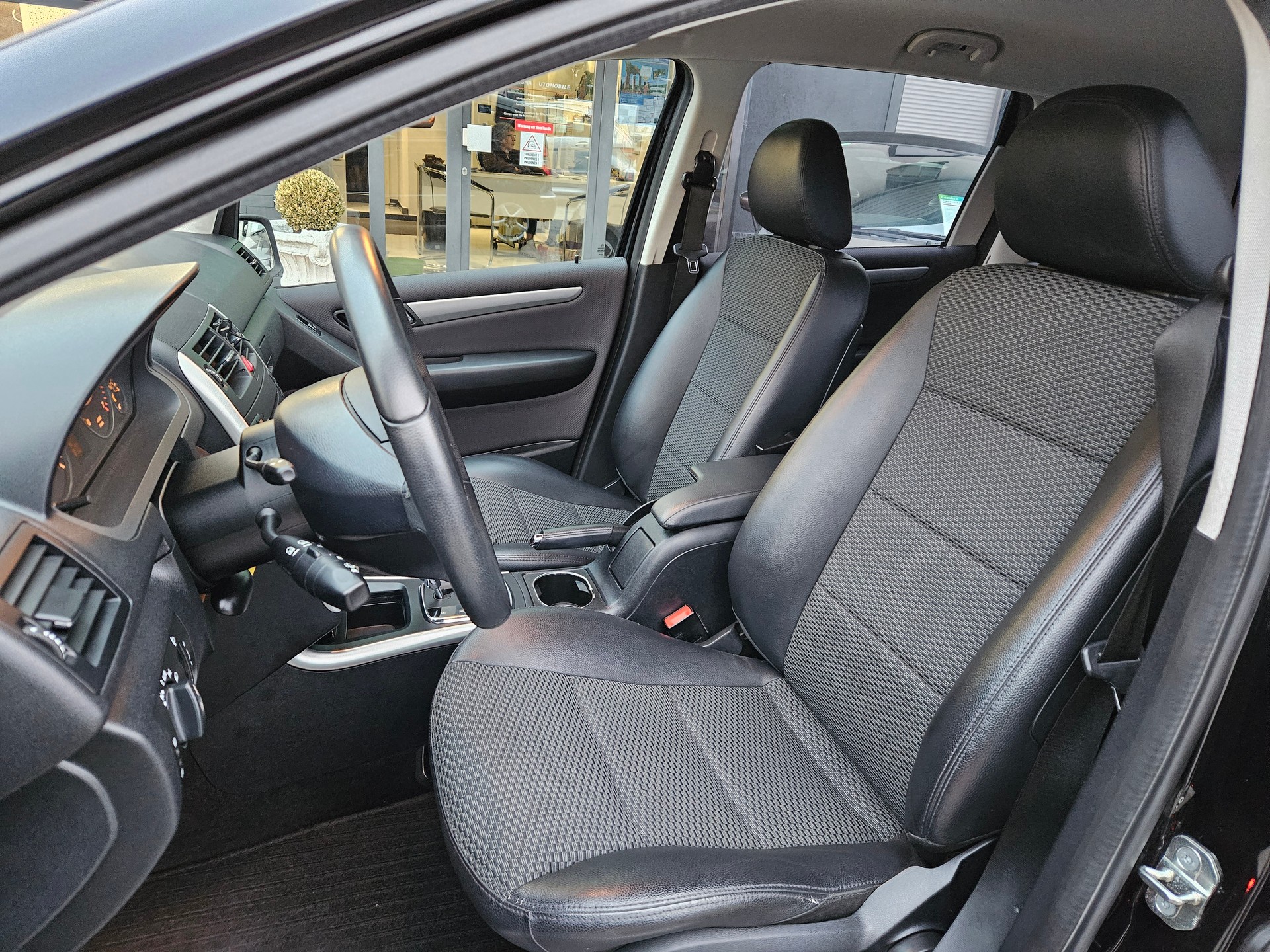 MERCEDES-BENZ A 200 Avantgarde Automat-image-10