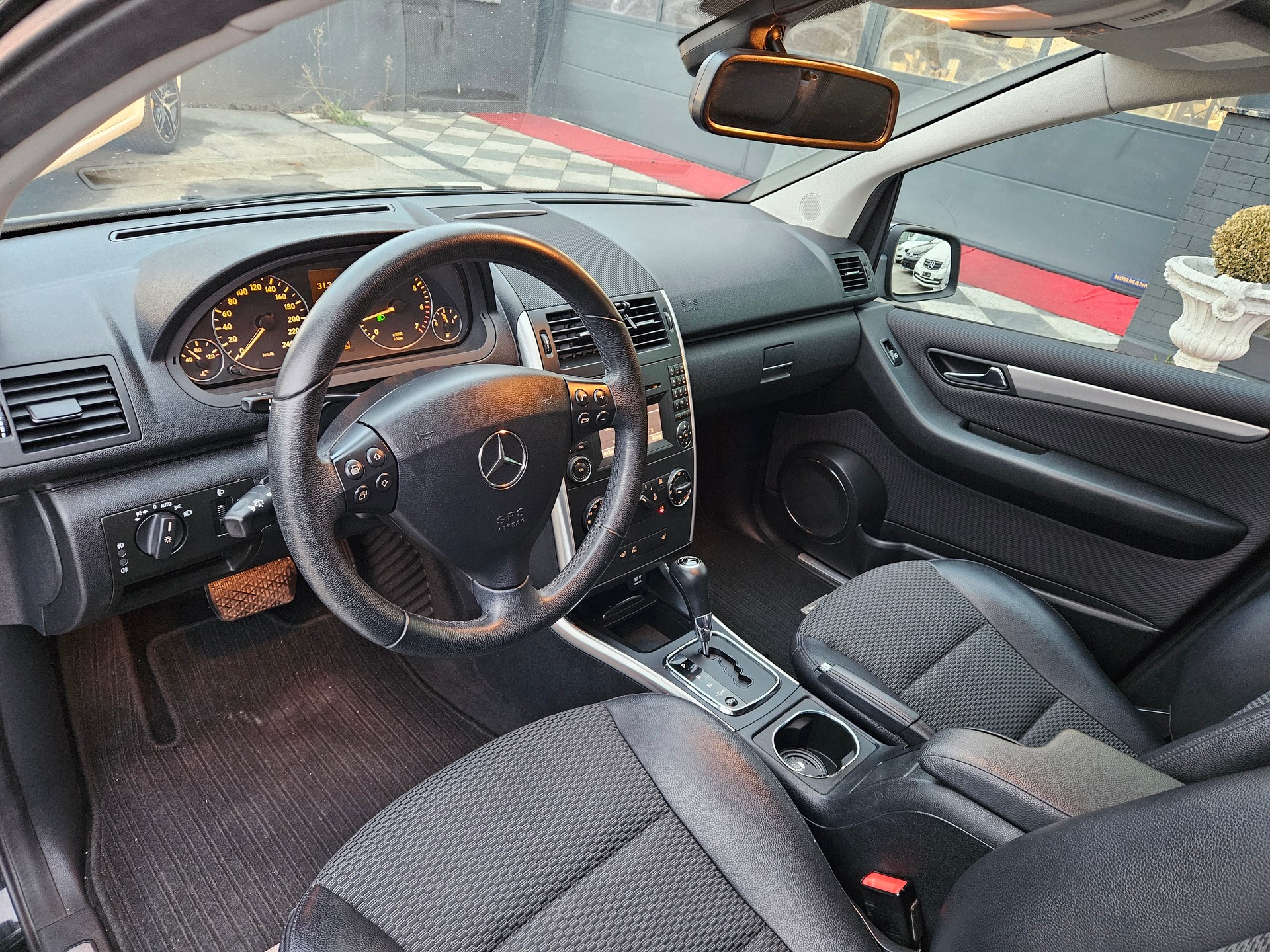 MERCEDES-BENZ A 200 Avantgarde Automat-image-9