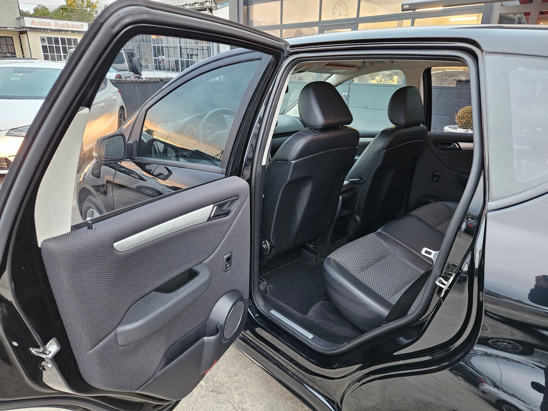 MERCEDES-BENZ A 200 Avantgarde Automat-image-12