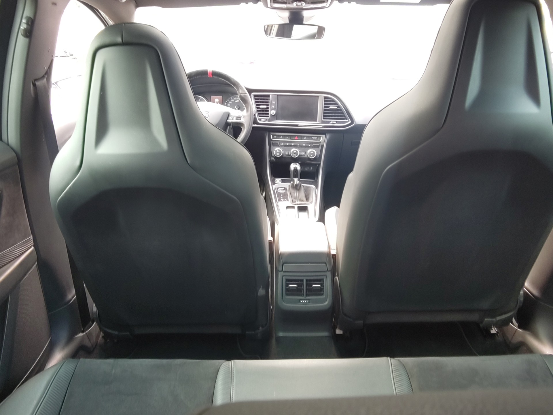 SEAT Leon 2.0 TSI Cupra 300 DSG-image-11