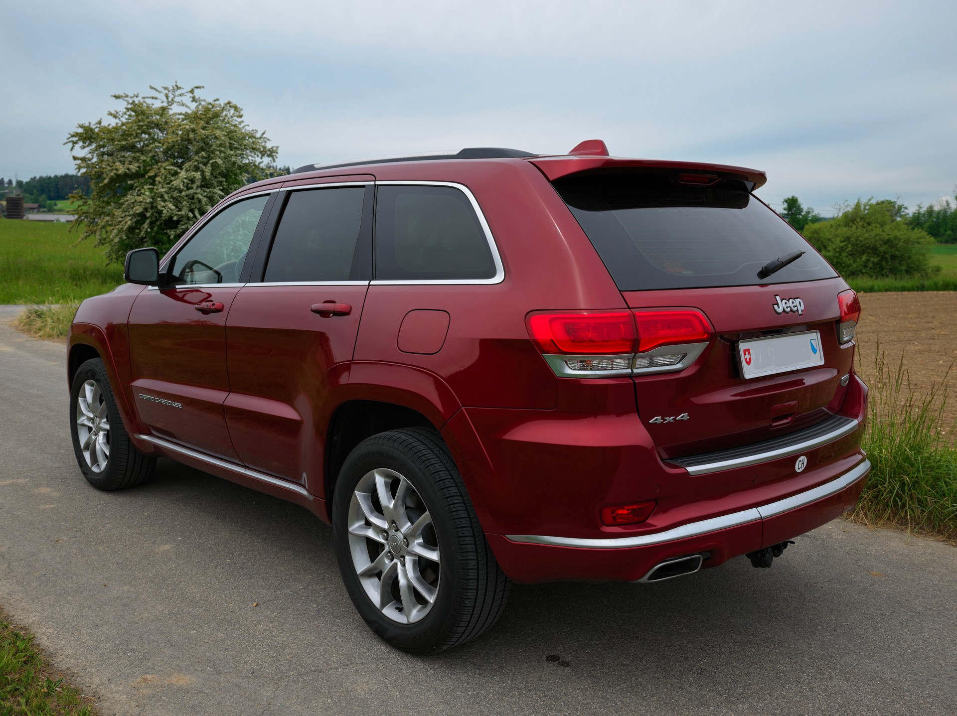 JEEP Grand Cherokee 5.7 V8 HEMI Summit Automatic-image-2