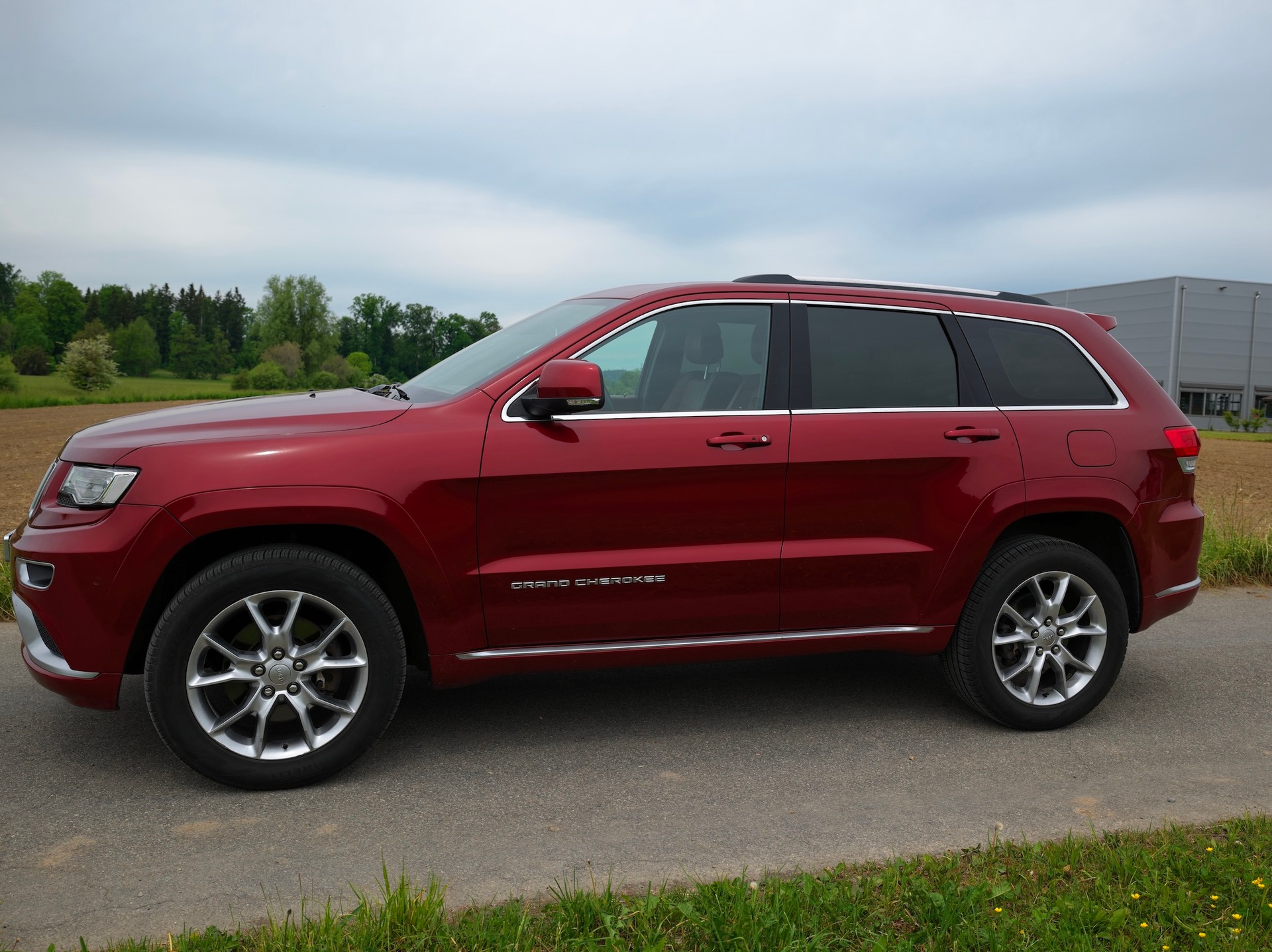 JEEP Grand Cherokee 5.7 V8 HEMI Summit Automatic-image-1