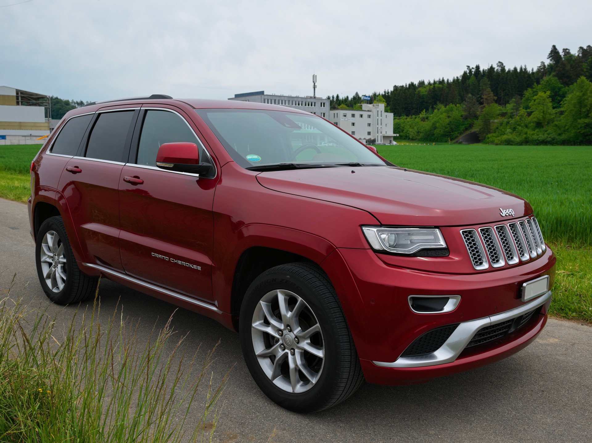 JEEP Grand Cherokee 5.7 V8 HEMI Summit Automatic-image-0