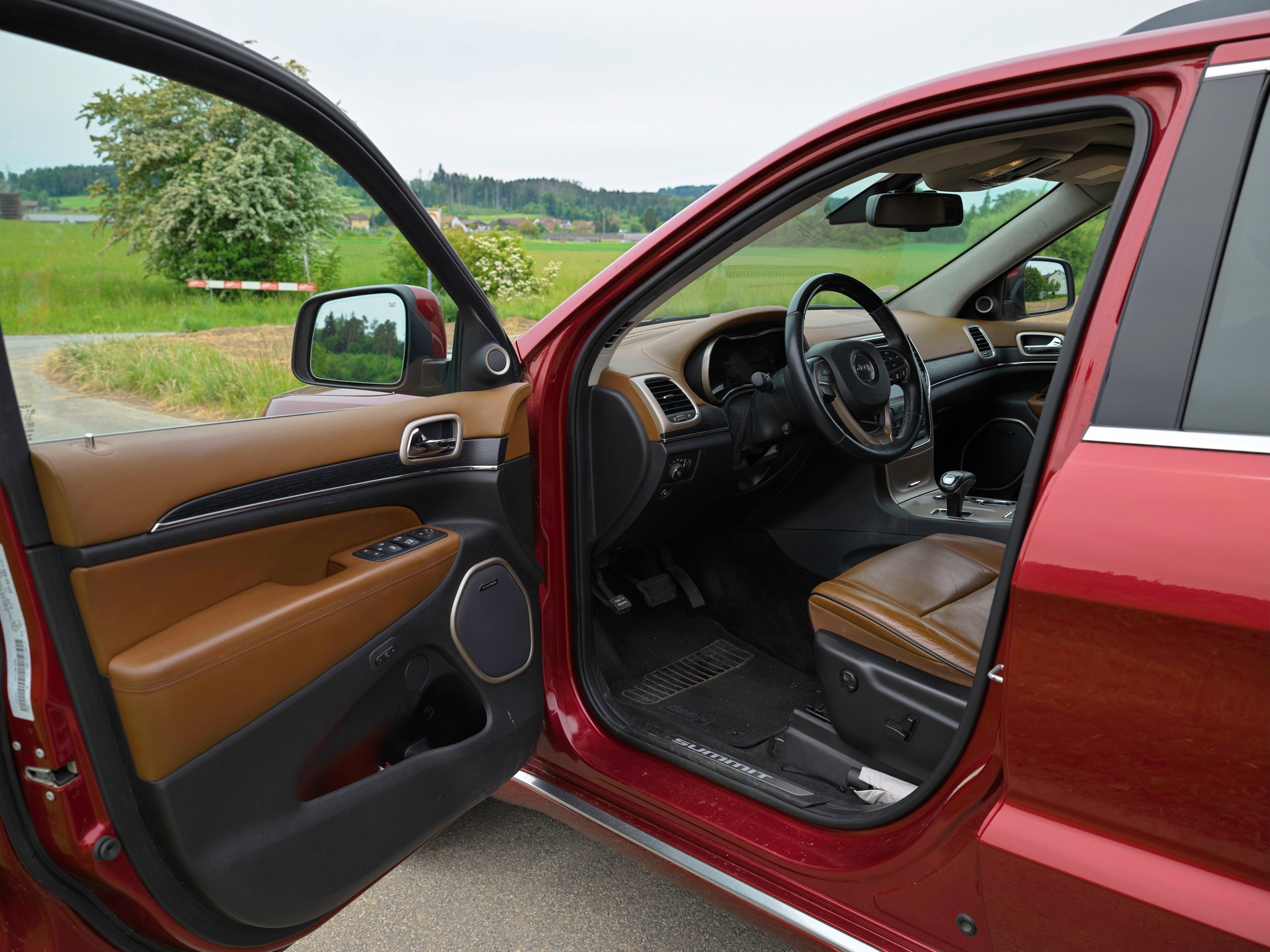 JEEP Grand Cherokee 5.7 V8 HEMI Summit Automatic-image-3