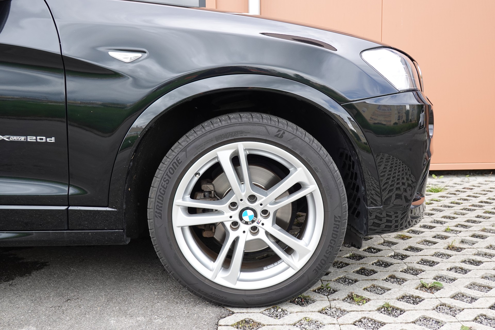 BMW X3 xDrive 20d -" Pack M * Capteur + Camera de Recul * intérieur cuir * jantes 19 pouces * sièges chauffants+électriques "-image-4