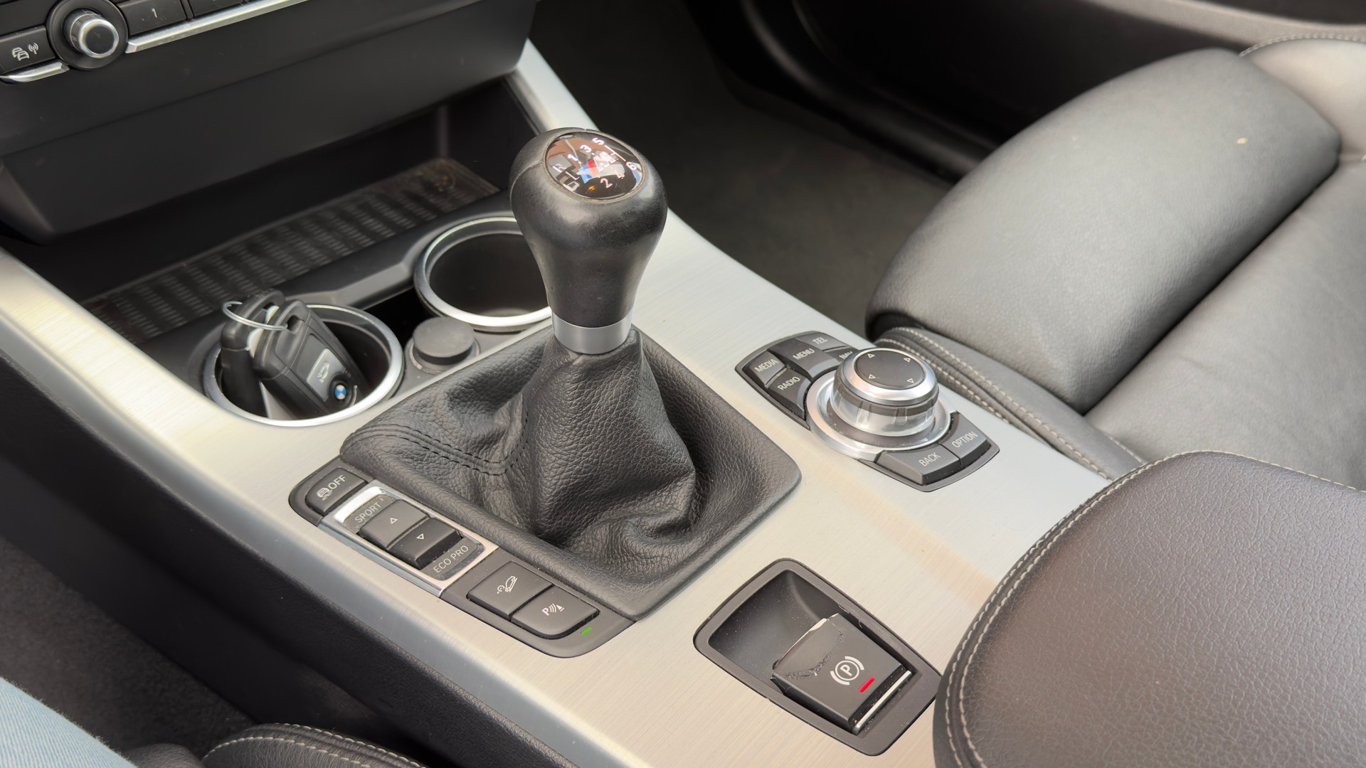 BMW X3 xDrive 20d -" Pack M * Capteur + Camera de Recul * intérieur cuir * jantes 19 pouces * sièges chauffants+électriques "-image-18
