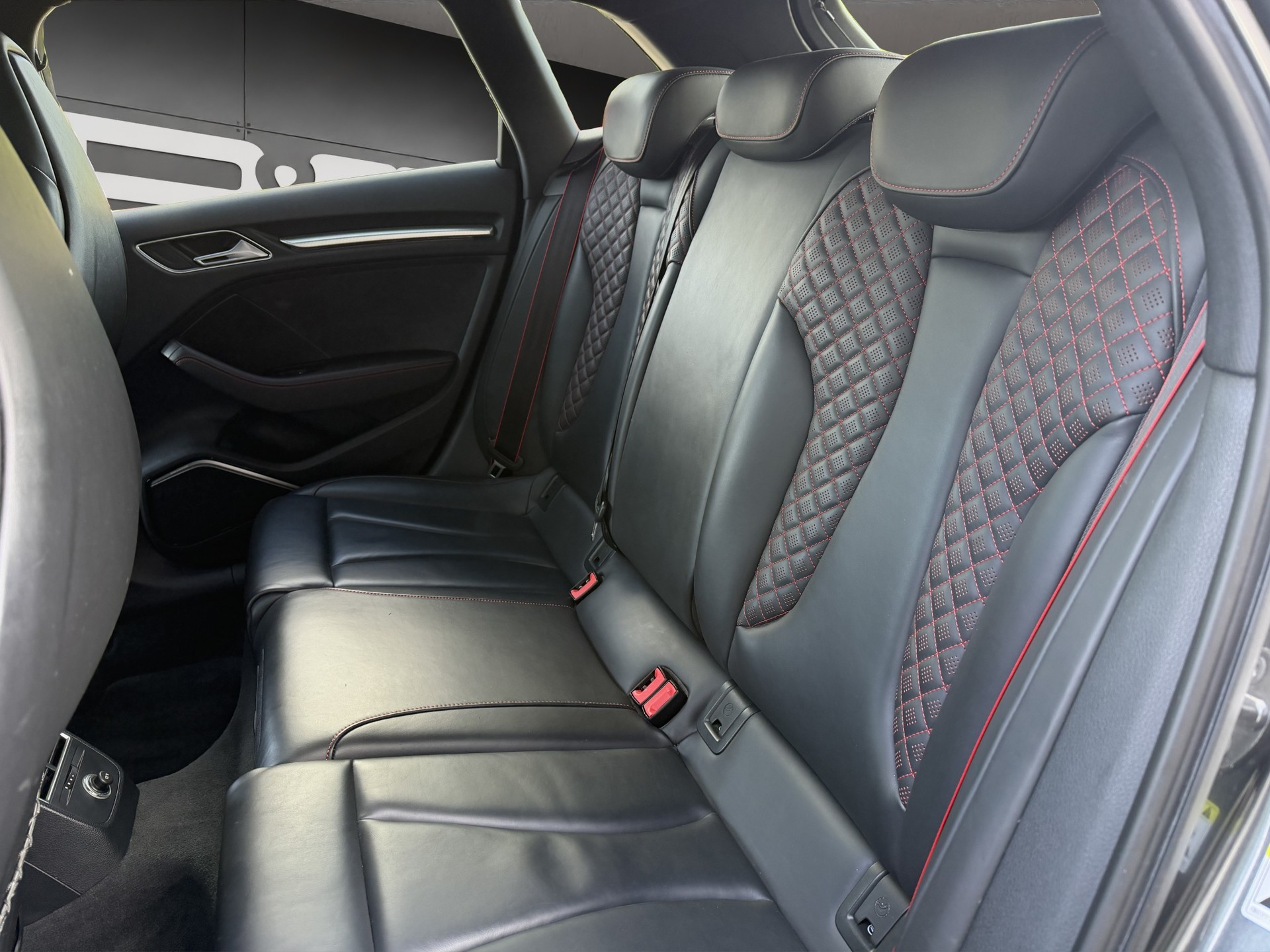 AUDI RS3 Sportback 2.5 TSI quattro S-tronic-image-9