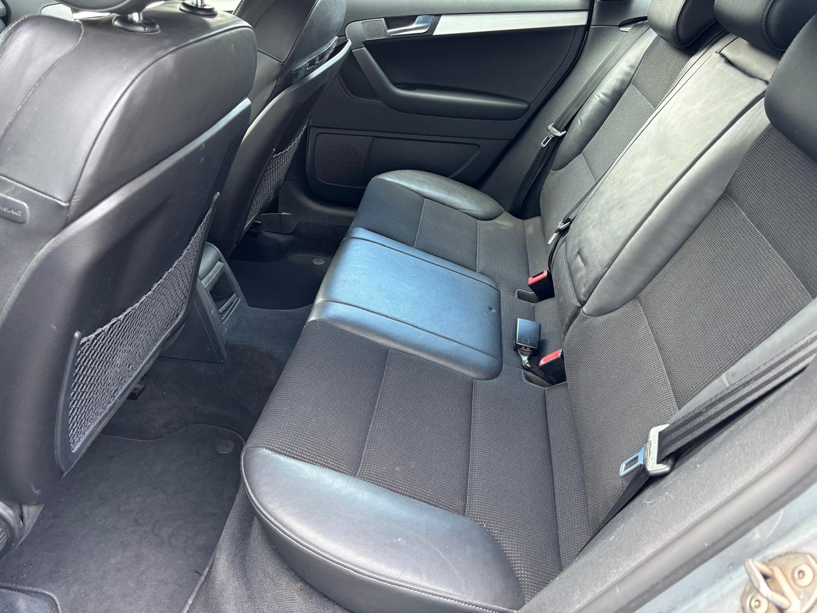 AUDI A3 Sportback 2.0 TFSI Ambition quattro S-tronic-image-10