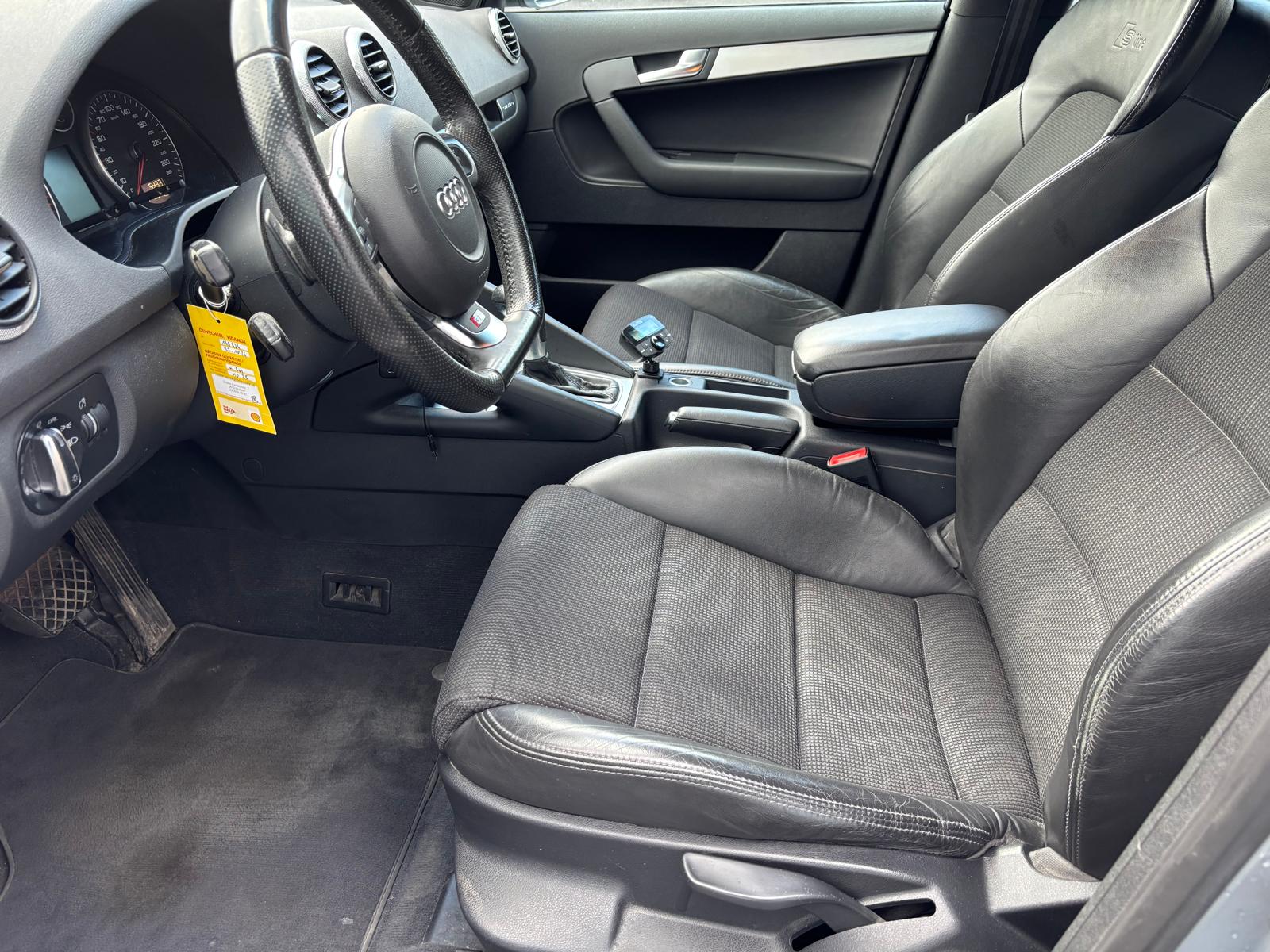AUDI A3 Sportback 2.0 TFSI Ambition quattro S-tronic-image-9